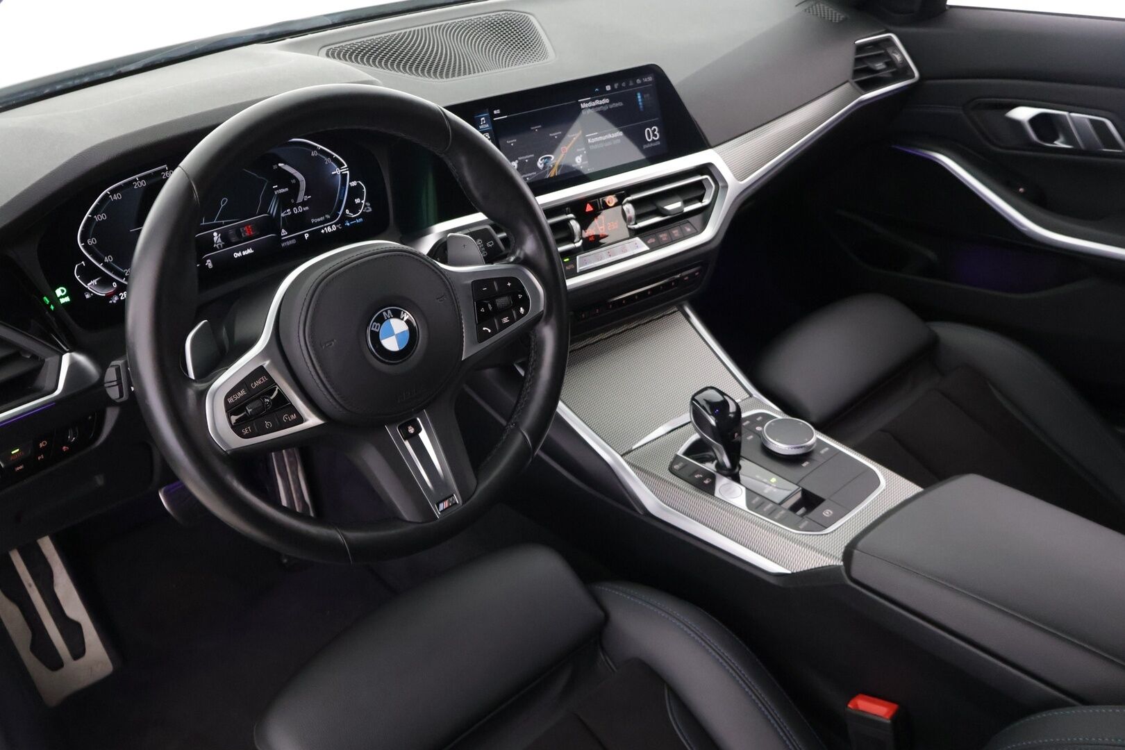 BMW 330 2021 G21 Touring 330e xDrive A Charged Edition M Sport - Vakkari / Koukku / P-kamera / HiFi / Nahka-alcantara Sporttipenkit / 2x renkaat / Apple&Android / - HULLU BLACKWEEK KORKOTARJOUS 2,49%