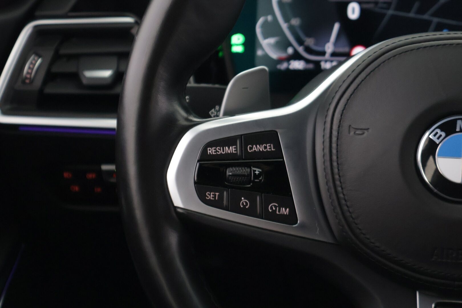 BMW 330 2021 G21 Touring 330e xDrive A Charged Edition M Sport - Vakkari / Koukku / P-kamera / HiFi / Nahka-alcantara Sporttipenkit / 2x renkaat / Apple&Android / - HULLU BLACKWEEK KORKOTARJOUS 2,49%