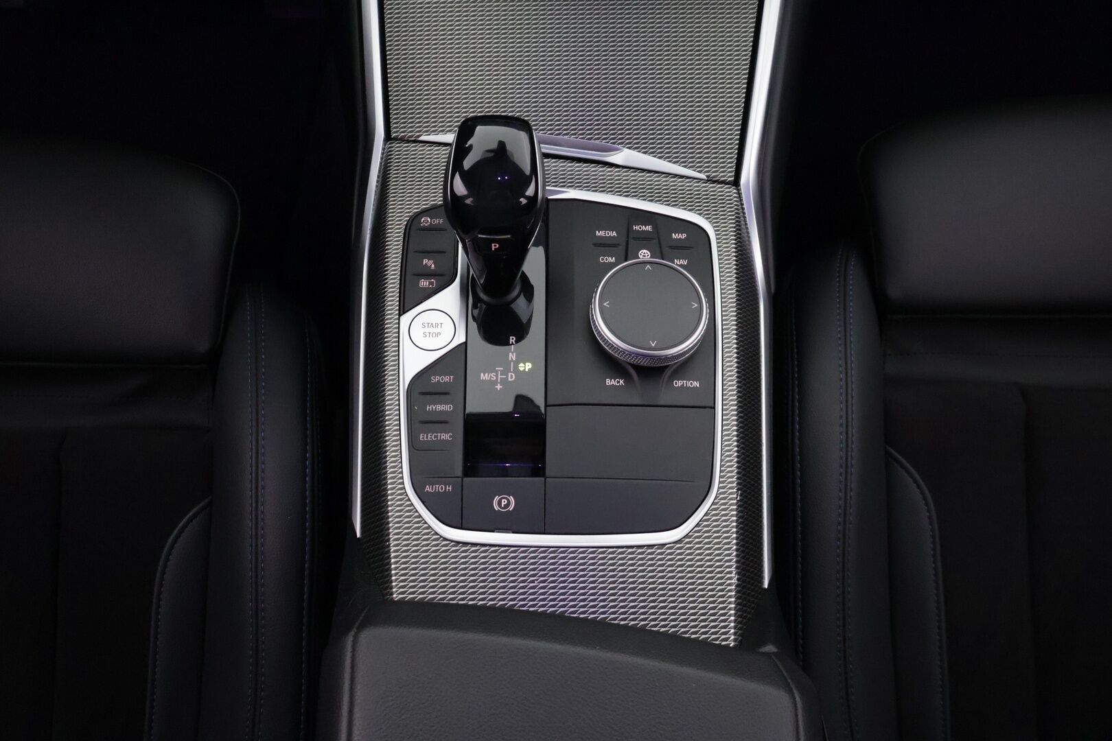 BMW 330 2021 G21 Touring 330e xDrive A Charged Edition M Sport - Vakkari / Koukku / P-kamera / HiFi / Nahka-alcantara Sporttipenkit / 2x renkaat / Apple&Android / - HULLU BLACKWEEK KORKOTARJOUS 2,49%