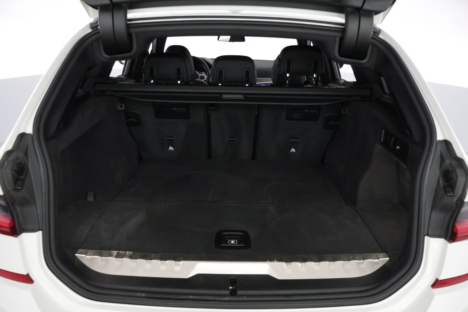 BMW 330 2021 G21 Touring 330e xDrive A Charged Edition M Sport - Vakkari / Koukku / P-kamera / HiFi / Nahka-alcantara Sporttipenkit / 2x renkaat / Apple&Android / - HULLU BLACKWEEK KORKOTARJOUS 2,49%