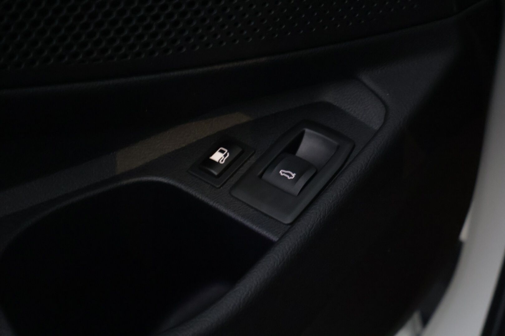 BMW 330 2021 G21 Touring 330e xDrive A Charged Edition M Sport - Vakkari / Koukku / P-kamera / HiFi / Nahka-alcantara Sporttipenkit / 2x renkaat / Apple&Android / - HULLU BLACKWEEK KORKOTARJOUS 2,49%