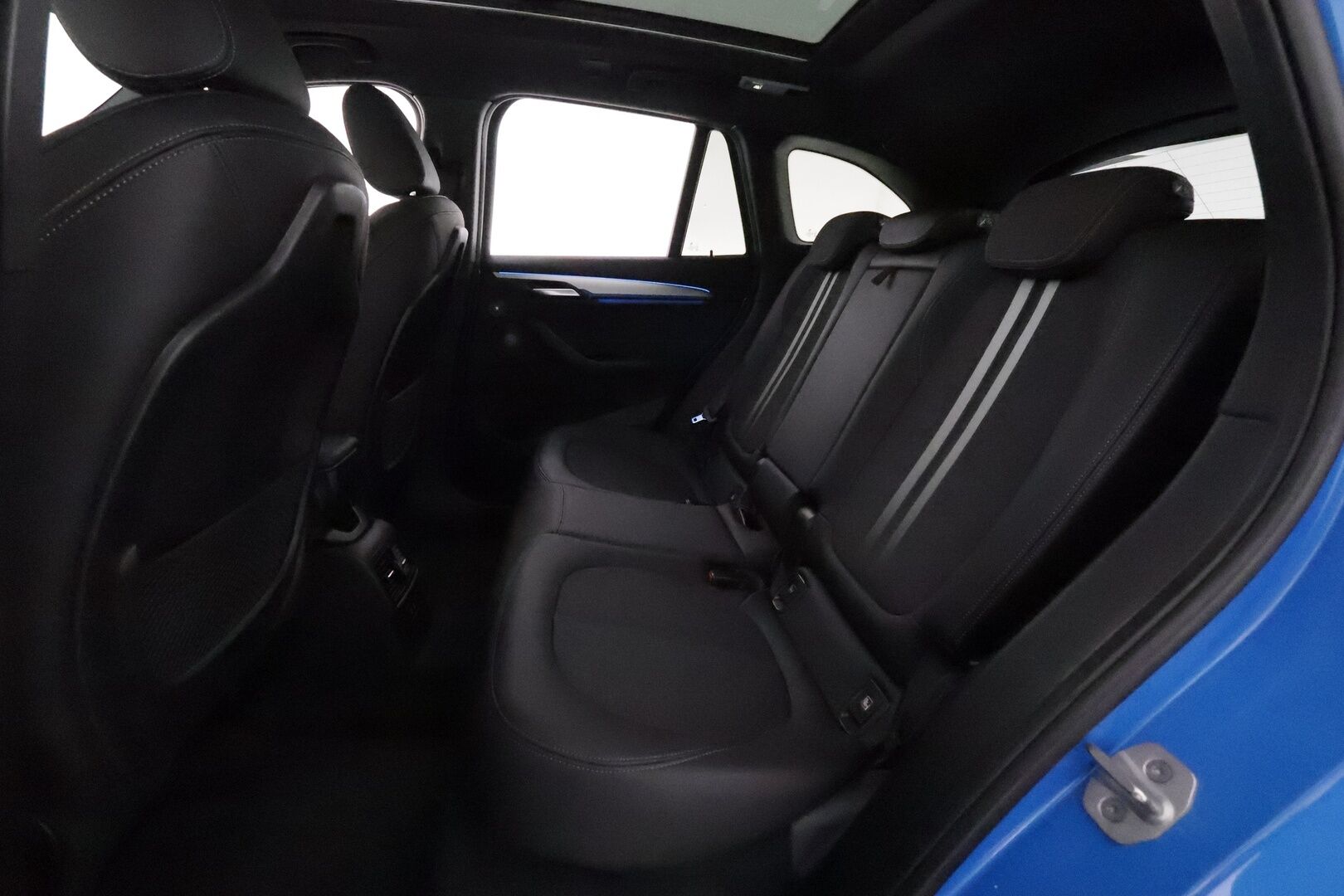 BMW X1 2021 F48 xDrive25e A Charged Edition M Sport *Adapt.Vakkari / Panorama / H&K / HUD / Vetokoukku / Sporttipenkit / P.kamera* - KATSO MIHIN RAHAAN! / Suomi-auto / Akku kuntotarkastettu! / Kahdet renkaat aluvanteilla - Osta nyt, maksa vasta ensi vuonna