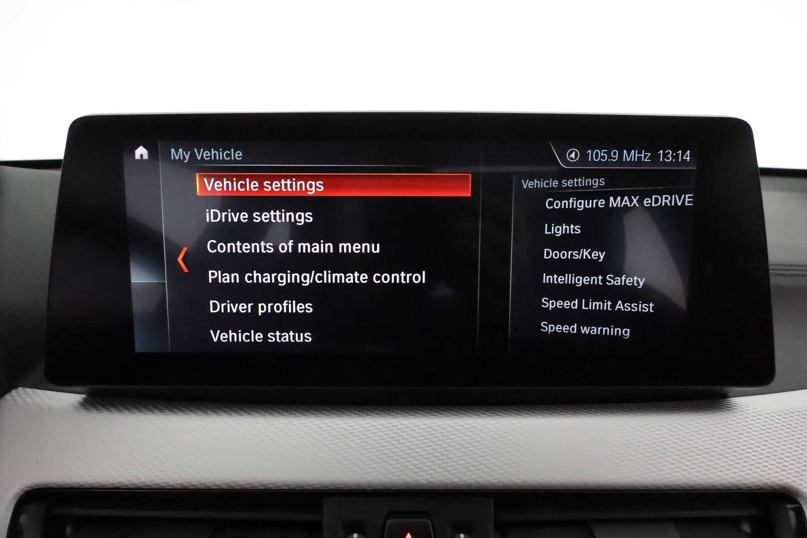 BMW X1 2021 F48 xDrive25e A Charged Edition M Sport *Adapt.Vakkari / Panorama / H&K / HUD / Vetokoukku / Sporttipenkit / P.kamera* - KATSO MIHIN RAHAAN! / Suomi-auto / Akku kuntotarkastettu! / Kahdet renkaat aluvanteilla - Osta nyt, maksa vasta ensi vuonna