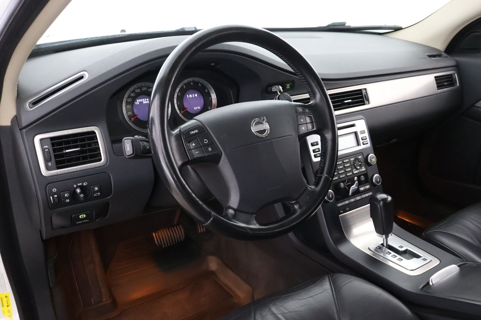 Volvo V70 2008 T6 AWD Polestar - Webasto / High Perf Audio / Nahkasisusta / Vetokoukku / Xenon / Peruutustutka / Harvinaisuus!