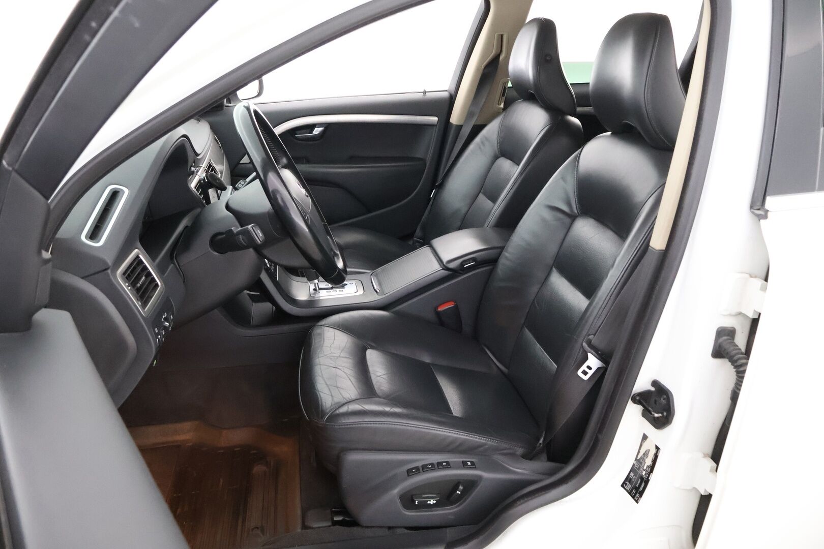 Volvo V70 2008 T6 AWD Polestar - Webasto / High Perf Audio / Nahkasisusta / Vetokoukku / Xenon / Peruutustutka / Harvinaisuus!