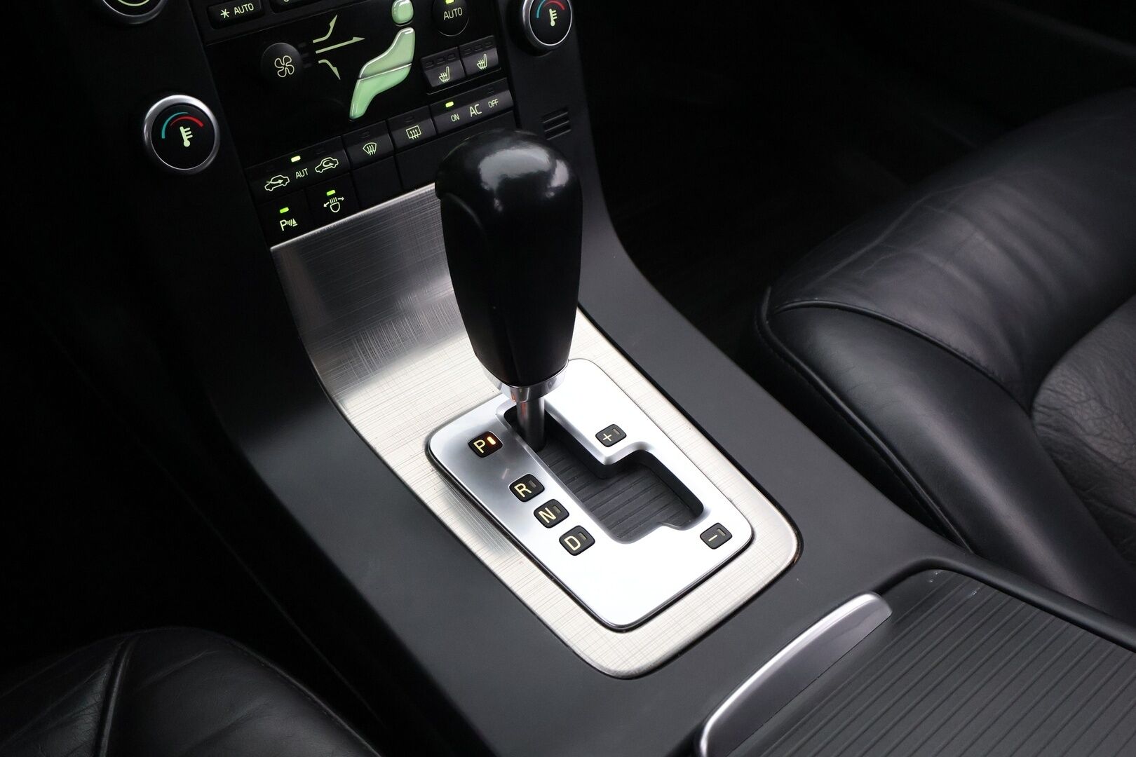 Volvo V70 2008 T6 AWD Polestar - Webasto / High Perf Audio / Nahkasisusta / Vetokoukku / Xenon / Peruutustutka / Harvinaisuus!