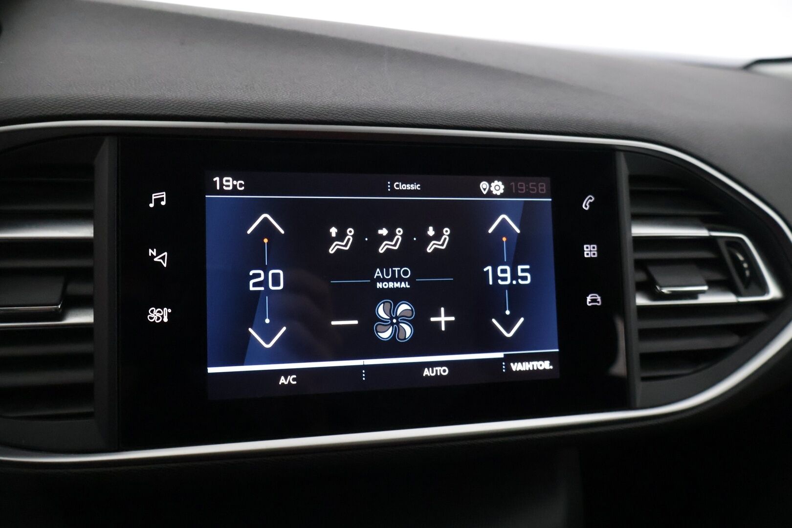 Peugeot 308 2021 SW Active 210 Anniversary PureTech 130 EAT8-automaatti* Digimittaristo / Tutkat / Apple&Android Carplay / Vakkari / Lohkolämmitin * - * Suomi-auto / Jakohihna vaihdettu 6/25 / Kahdet renkaat *