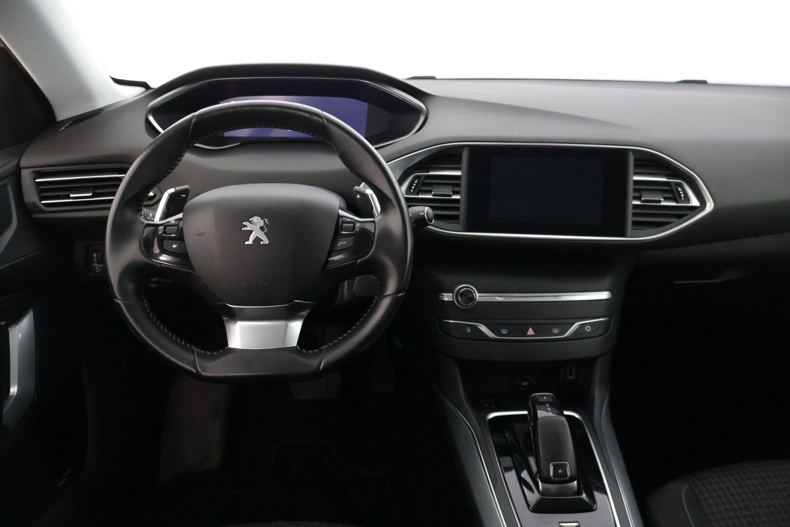 Peugeot 308 2021 SW Active 210 Anniversary PureTech 130 EAT8-automaatti* Digimittaristo / Tutkat / Apple&Android Carplay / Vakkari / Lohkolämmitin * - * Suomi-auto / Jakohihna vaihdettu 6/25 / Kahdet renkaat *