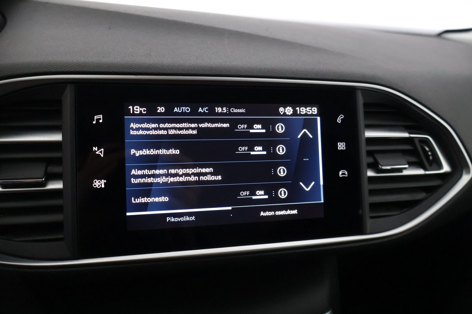 Peugeot 308 2021 SW Active 210 Anniversary PureTech 130 EAT8-automaatti* Digimittaristo / Tutkat / Apple&Android Carplay / Vakkari / Lohkolämmitin * - * Suomi-auto / Jakohihna vaihdettu 6/25 / Kahdet renkaat *