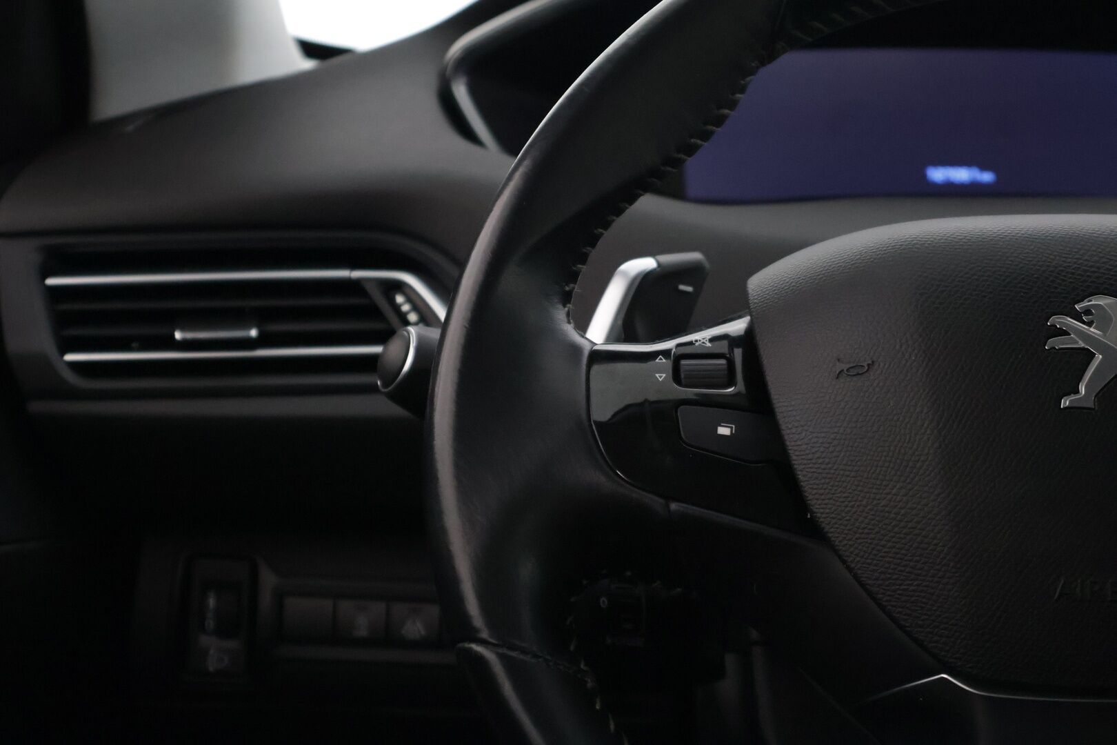 Peugeot 308 2021 SW Active 210 Anniversary PureTech 130 EAT8-automaatti* Digimittaristo / Tutkat / Apple&Android Carplay / Vakkari / Lohkolämmitin * - * Suomi-auto / Jakohihna vaihdettu 6/25 / Kahdet renkaat *