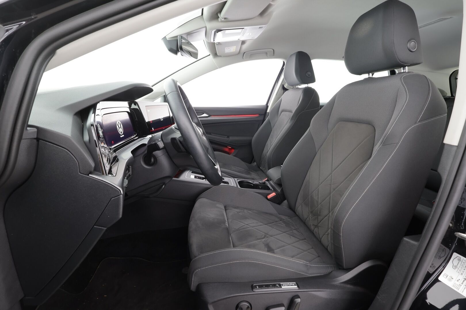 Volkswagen Golf 2021 Style eHybrid 150 kW (PHEV) DSG * ACC / P.kamera / IQ.Light / Webasto / Hierova muistipenkki / Navi / Keyless * - 1.Om Suomi-auto / Kahdet renkaat aluvanteilla / Merkkihuollettu