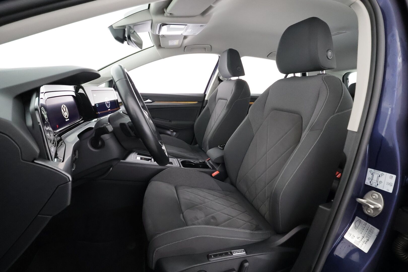 Volkswagen Golf 2021 Style eHybrid 150kW (PHEV) DSG-Aut. - ACC | Webasto | Matrix-LED | Hierova Muistipenkki | HUD | Kamera | Ratinlämmitys | Apple&Android | Suomi-auto | Kahdet Renkaat VW alumiinivantein | SOH 92.8 | Suomi-auto