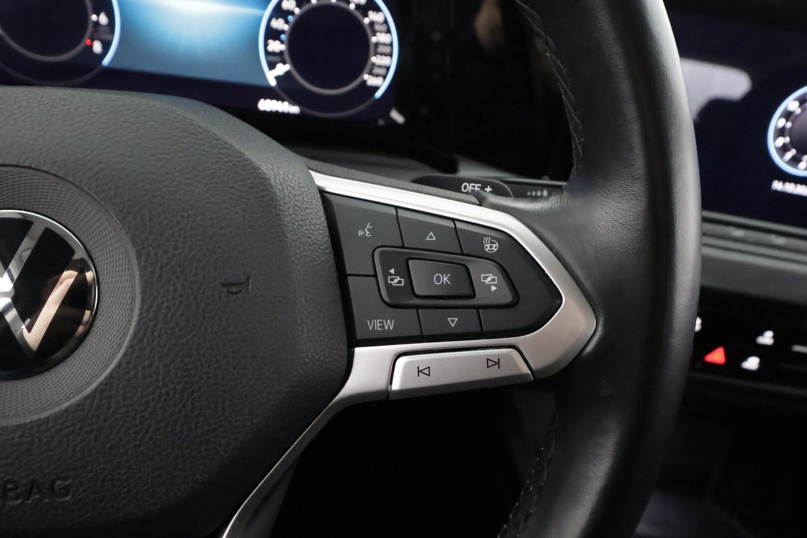 Volkswagen Golf 2021 Style eHybrid 150kW (PHEV) DSG-Aut. - ACC | Webasto | Matrix-LED | Hierova Muistipenkki | HUD | Kamera | Ratinlämmitys | Apple&Android | Suomi-auto | Kahdet Renkaat VW alumiinivantein | SOH 92.8 | Suomi-auto - KORKO VAIN 3,99 %