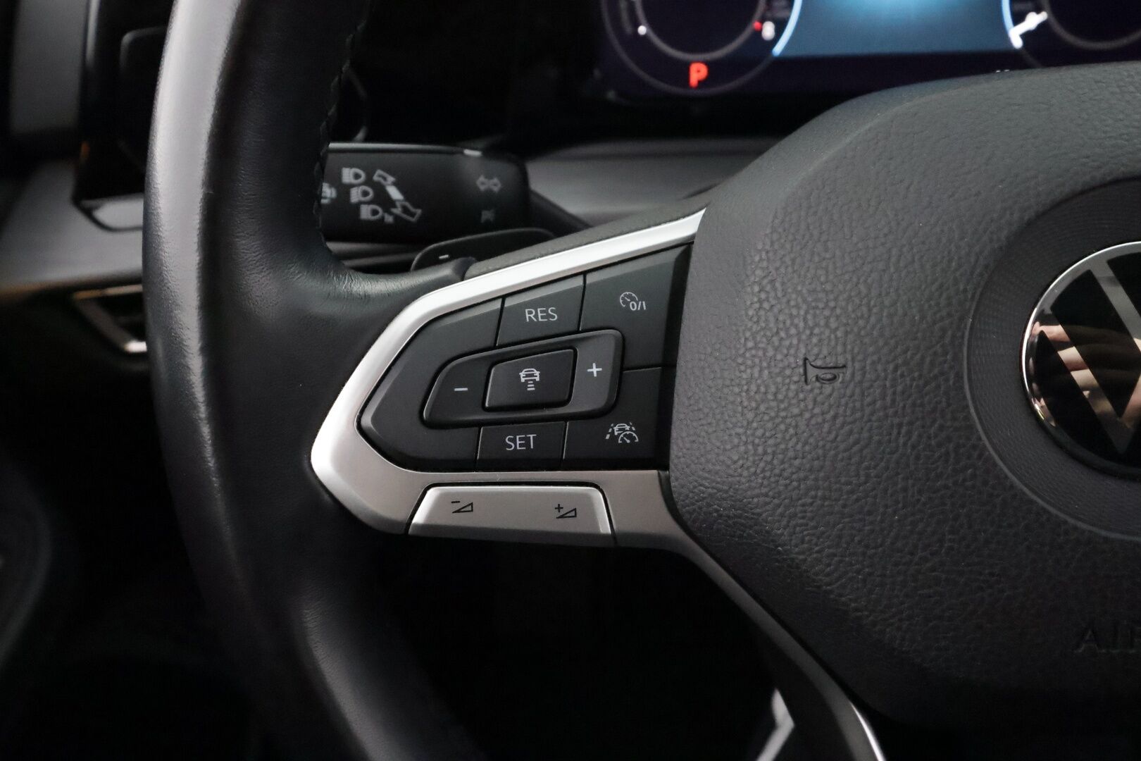 Volkswagen Golf 2021 Style eHybrid 150kW (PHEV) DSG-Aut. - ACC | Webasto | Matrix-LED | Hierova Muistipenkki | HUD | Kamera | Ratinlämmitys | Apple&Android | Suomi-auto | Kahdet Renkaat VW alumiinivantein | SOH 92.8 | Suomi-auto - KORKO VAIN 3,99 %