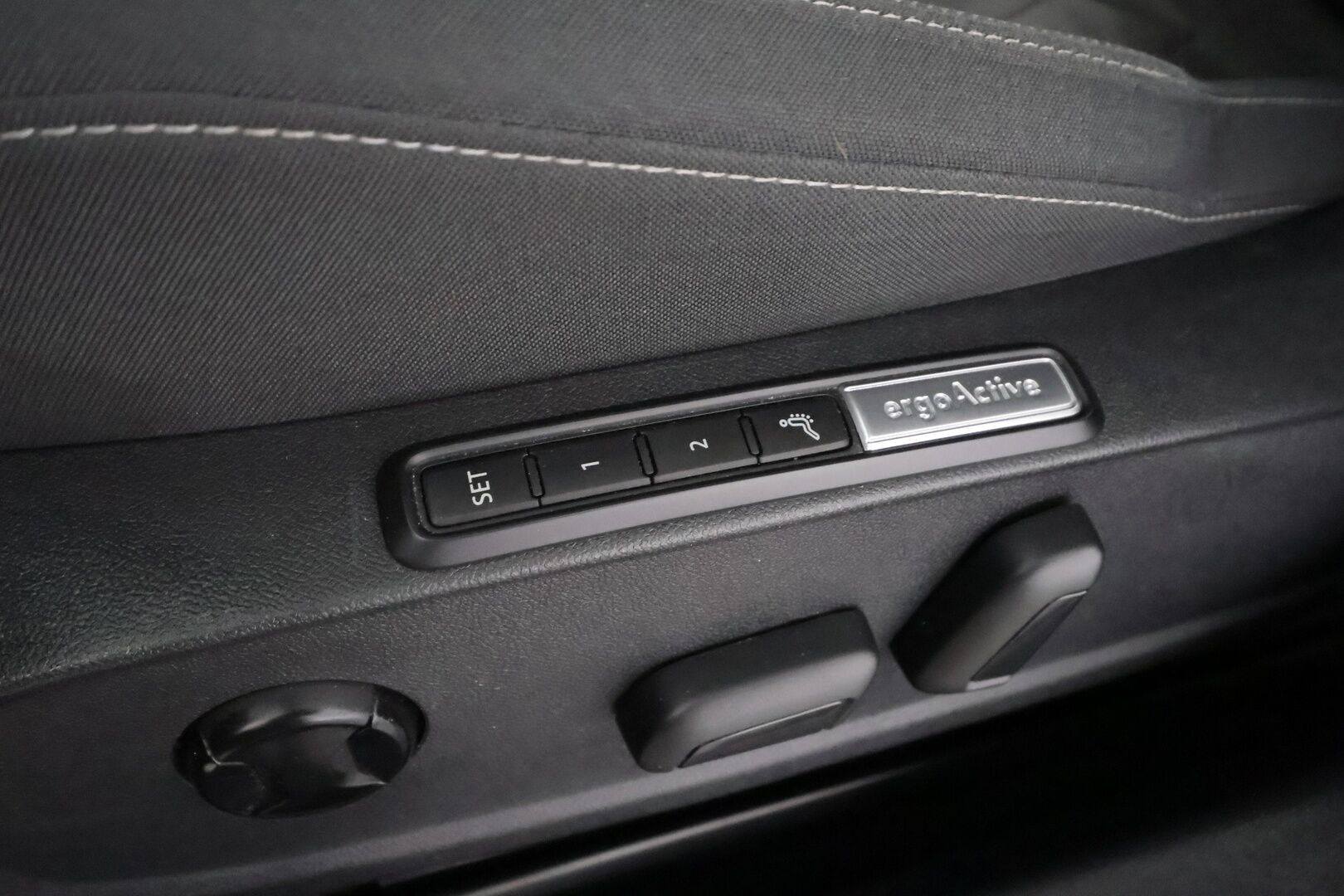 Volkswagen Golf 2021 Style eHybrid 150kW (PHEV) DSG-Aut. - ACC | Webasto | Matrix-LED | Hierova Muistipenkki | HUD | Kamera | Ratinlämmitys | Apple&Android | Suomi-auto | Kahdet Renkaat VW alumiinivantein | SOH 92.8 | Suomi-auto