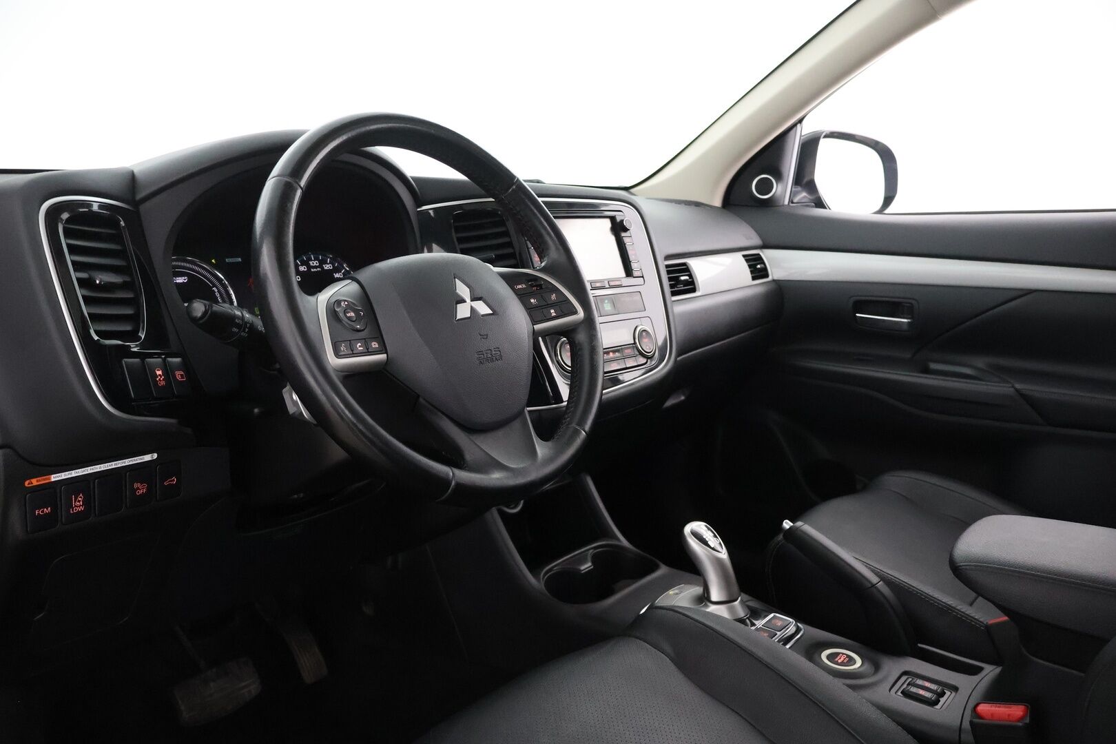 Mitsubishi OUTLANDER PHEV 2015 Instyle Navi -  Adapt.Vak | Panorama | P-kamera | Koukku | NAVI | Sähköluukku