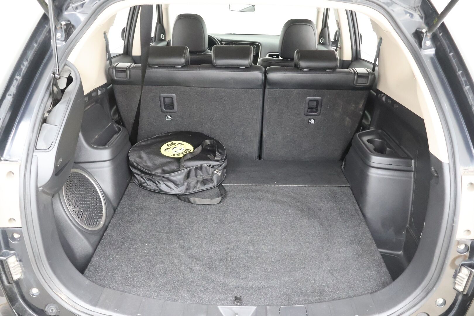 Mitsubishi OUTLANDER PHEV 2015 Instyle Navi -  Adapt.Vak | Panorama | P-kamera | Koukku | NAVI | Sähköluukku