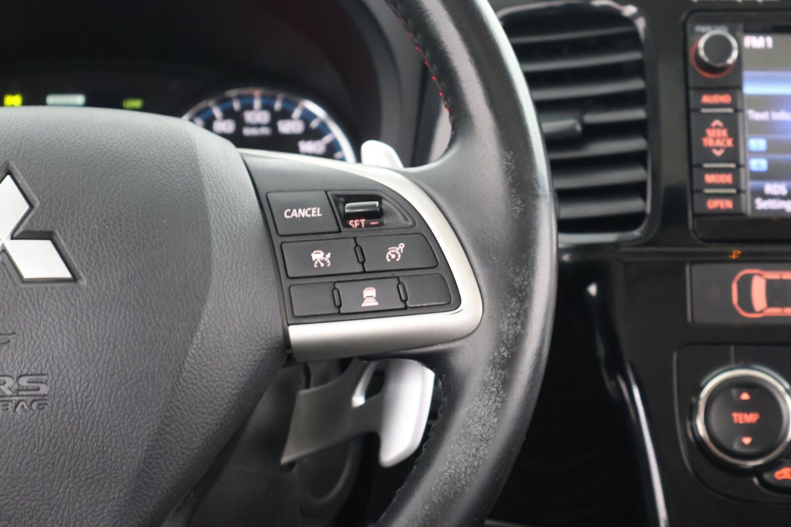 Mitsubishi OUTLANDER PHEV 2015 Instyle Navi -  Adapt.Vak | Panorama | P-kamera | Koukku | NAVI | Sähköluukku