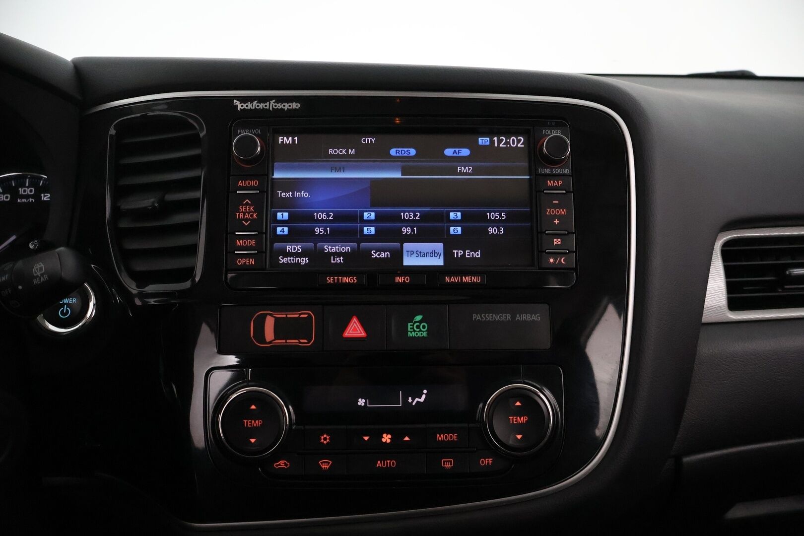 Mitsubishi OUTLANDER PHEV 2015 Instyle Navi -  Adapt.Vak | Panorama | P-kamera | Koukku | NAVI | Sähköluukku