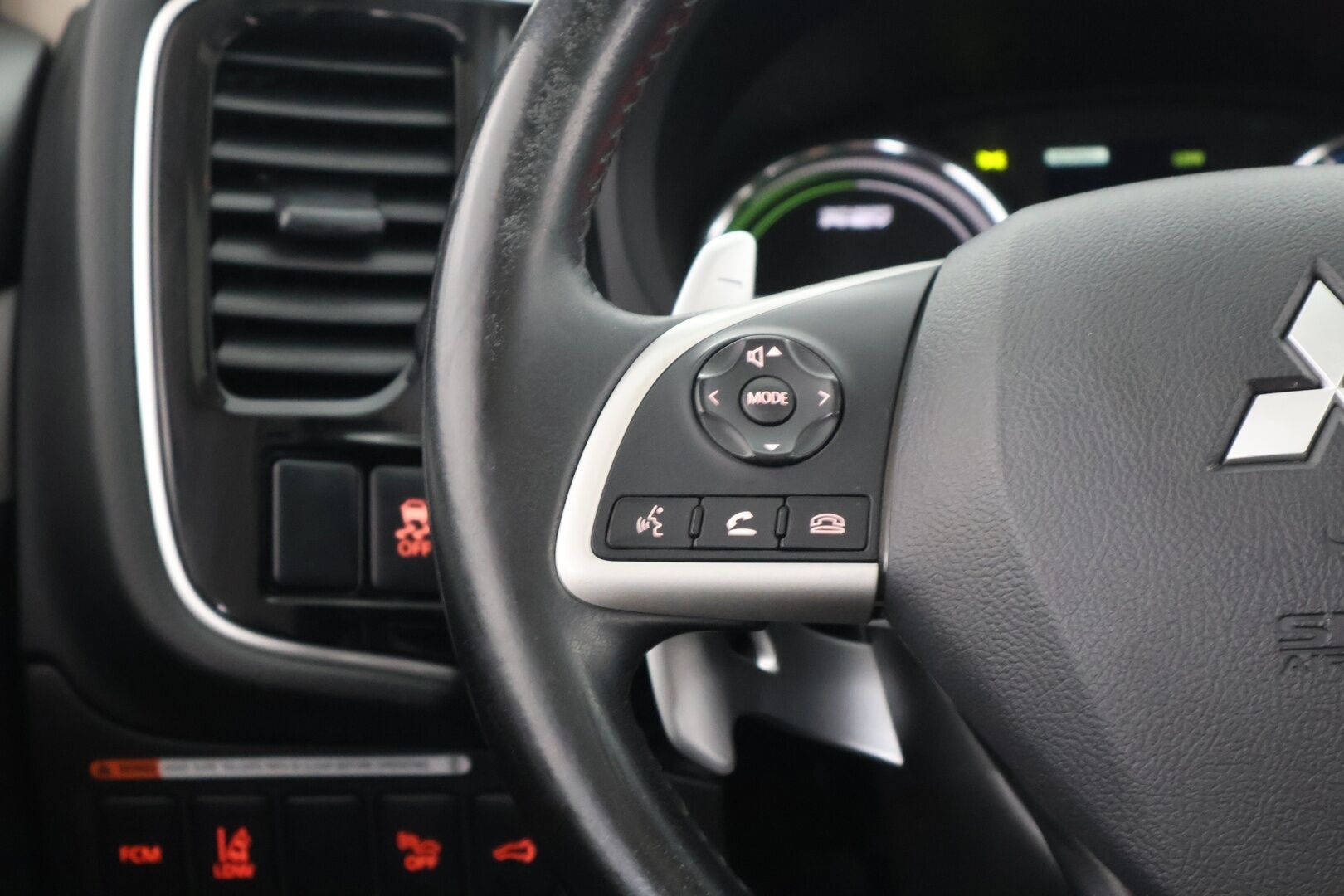 Mitsubishi OUTLANDER PHEV 2015 Instyle Navi -  Adapt.Vak | Panorama | P-kamera | Koukku | NAVI | Sähköluukku