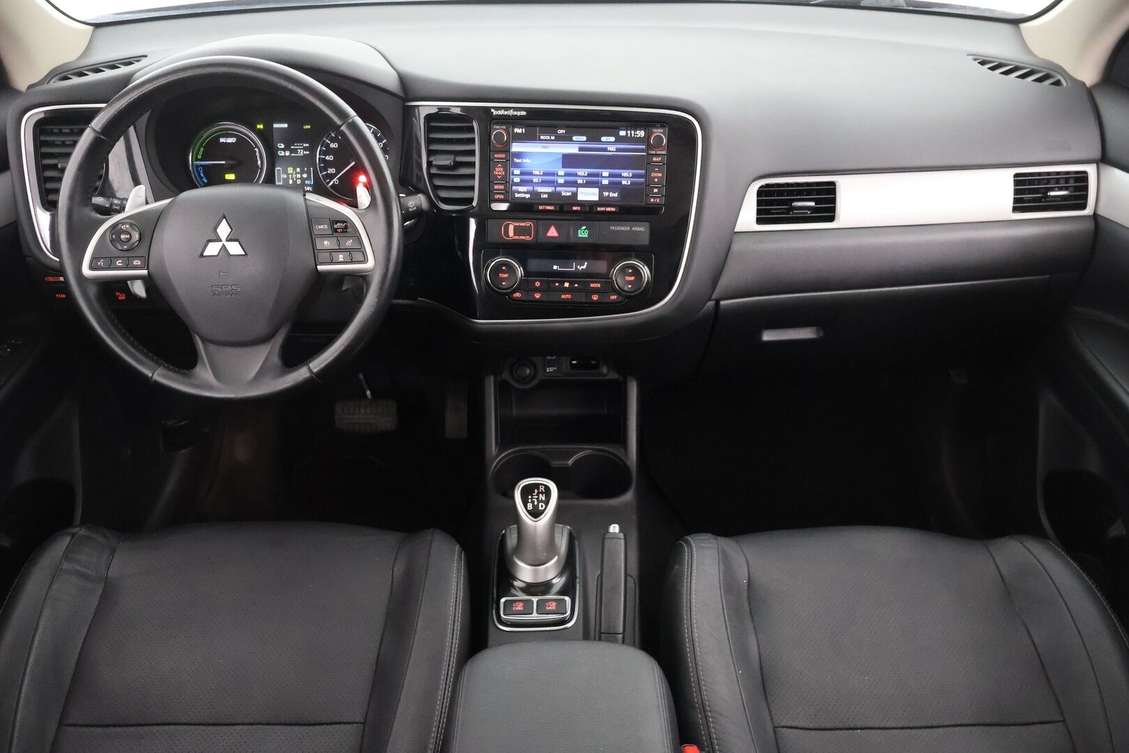 Mitsubishi OUTLANDER PHEV 2015 Instyle Navi -  Adapt.Vak | Panorama | P-kamera | Koukku | NAVI | Sähköluukku