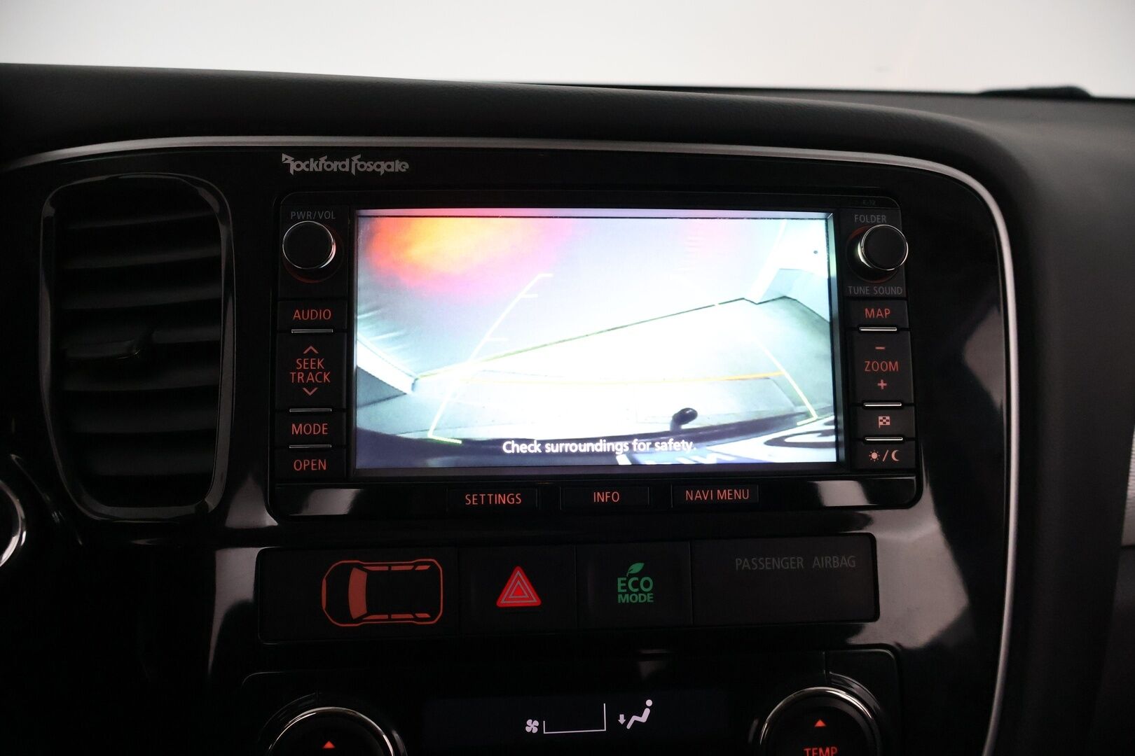 Mitsubishi OUTLANDER PHEV 2015 Instyle Navi -  Adapt.Vak | Panorama | P-kamera | Koukku | NAVI | Sähköluukku