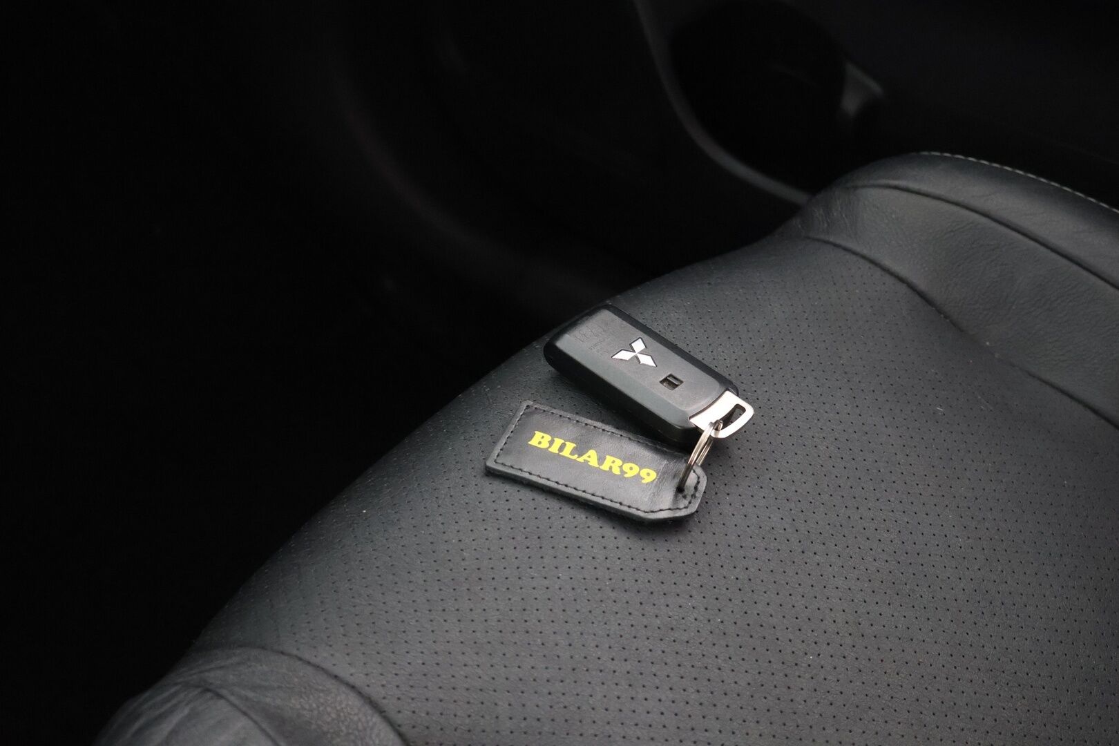 Mitsubishi OUTLANDER PHEV 2015 Instyle Navi / Adapt.Vak / Panorama / P-kamera / Koukku / NAVI / Sähköluukku - 2x renkaat omilla vanteilla / huippuvarusteet! - HULLUT AVAJAISHULINAT KORKOTARJOUS 3,29 %