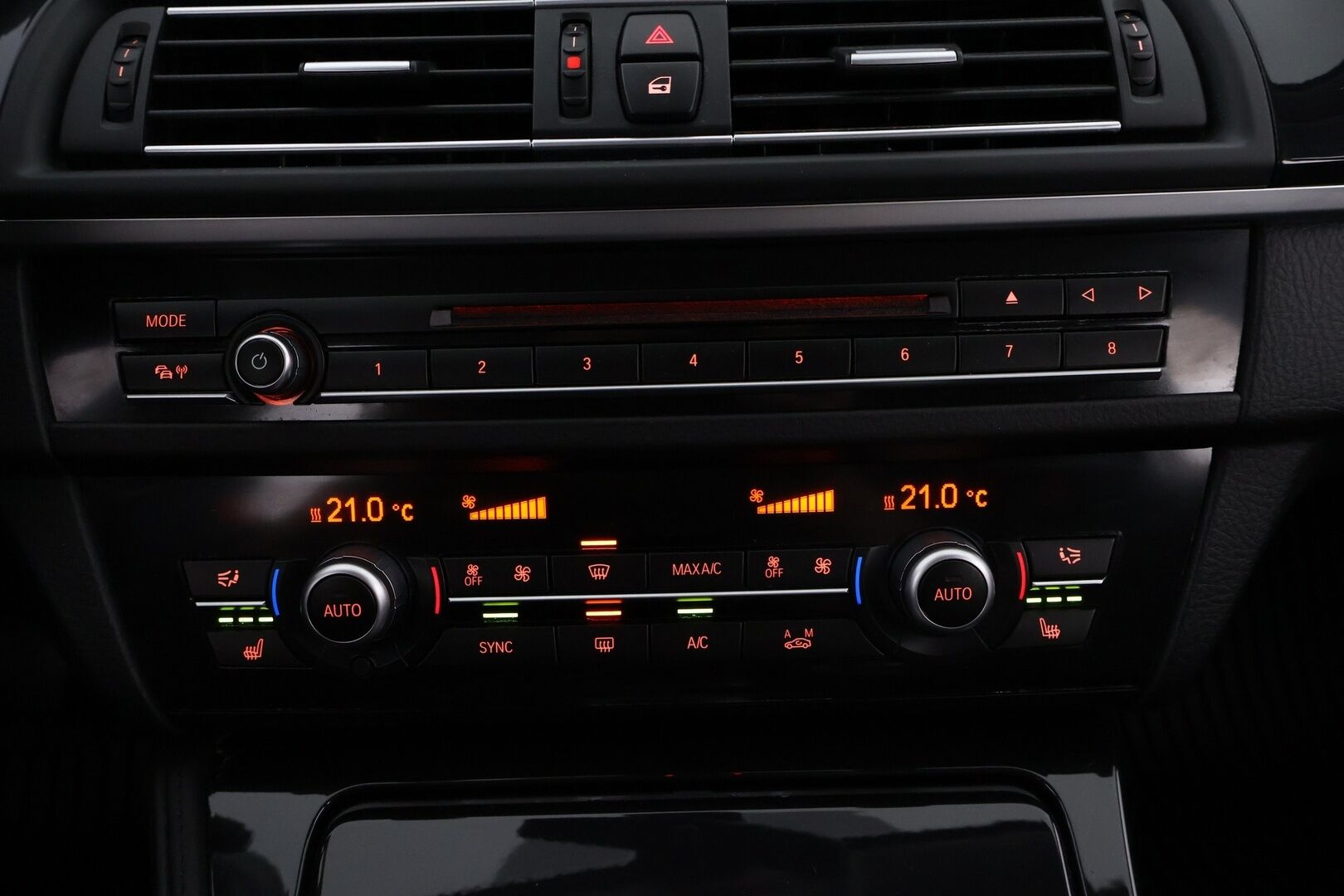 BMW 520 2017 F11 Touring 520d A Business LCI * Nahkasisusta / LED / Vetokoukku / Lohko & Sisäpistoke / Ratinlämmitys - 2x Hyvät renkaat / Facelift / Juuri tullut Tampereelle!