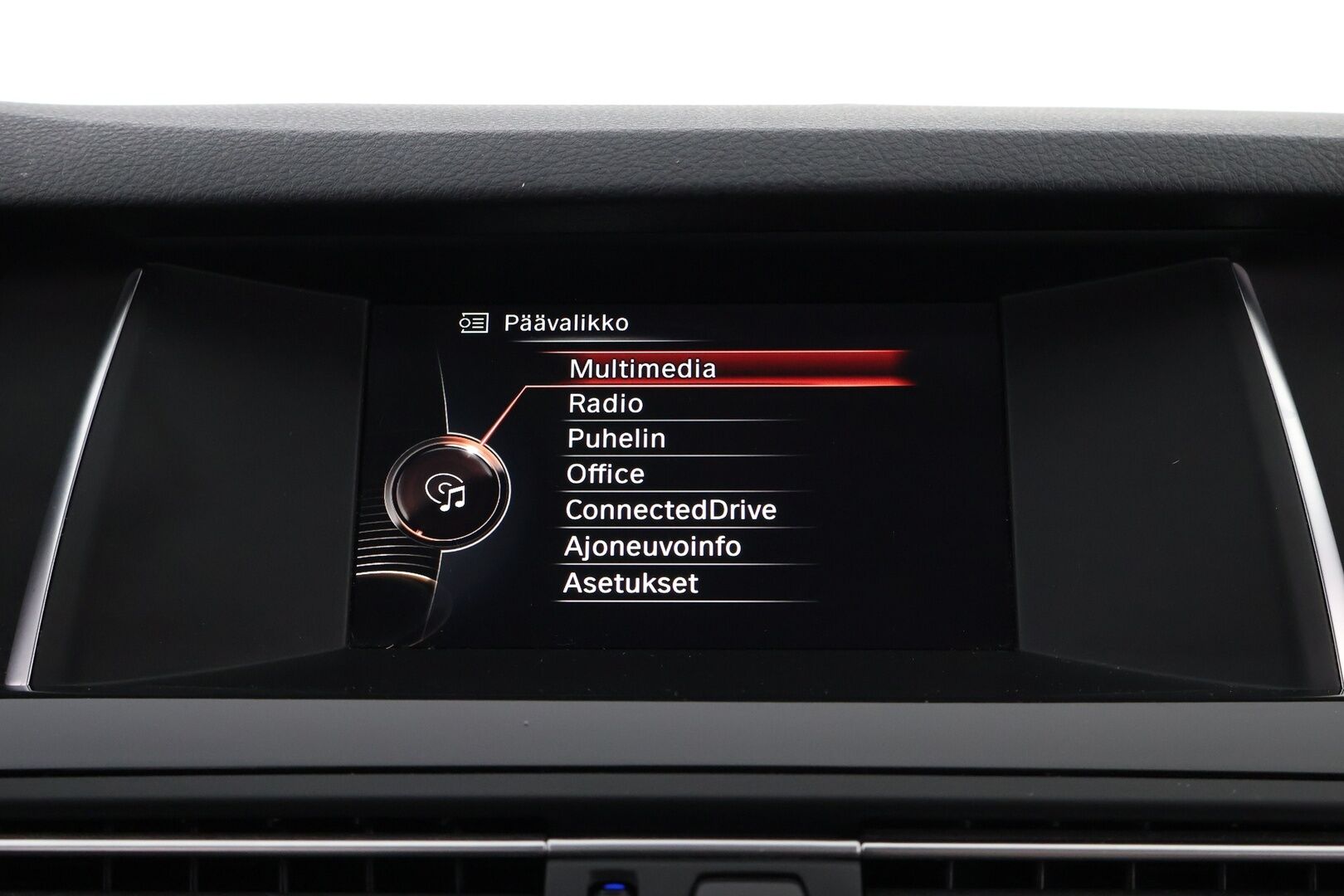 BMW 520 2017 F11 Touring 520d A Business LCI * Nahkasisusta / LED / Vetokoukku / Lohko & Sisäpistoke / Ratinlämmitys - 2x Hyvät renkaat / Facelift / Juuri tullut Tampereelle!