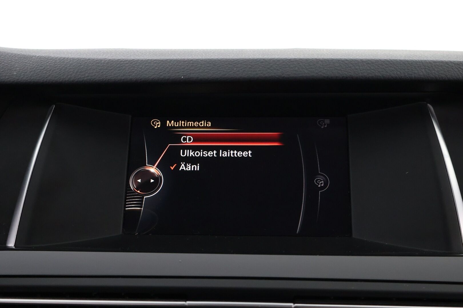 BMW 520 2017 F11 Touring 520d A Business LCI * Nahkasisusta / LED / Vetokoukku / Lohko & Sisäpistoke / Ratinlämmitys - 2x Hyvät renkaat / Facelift / Juuri tullut Tampereelle!