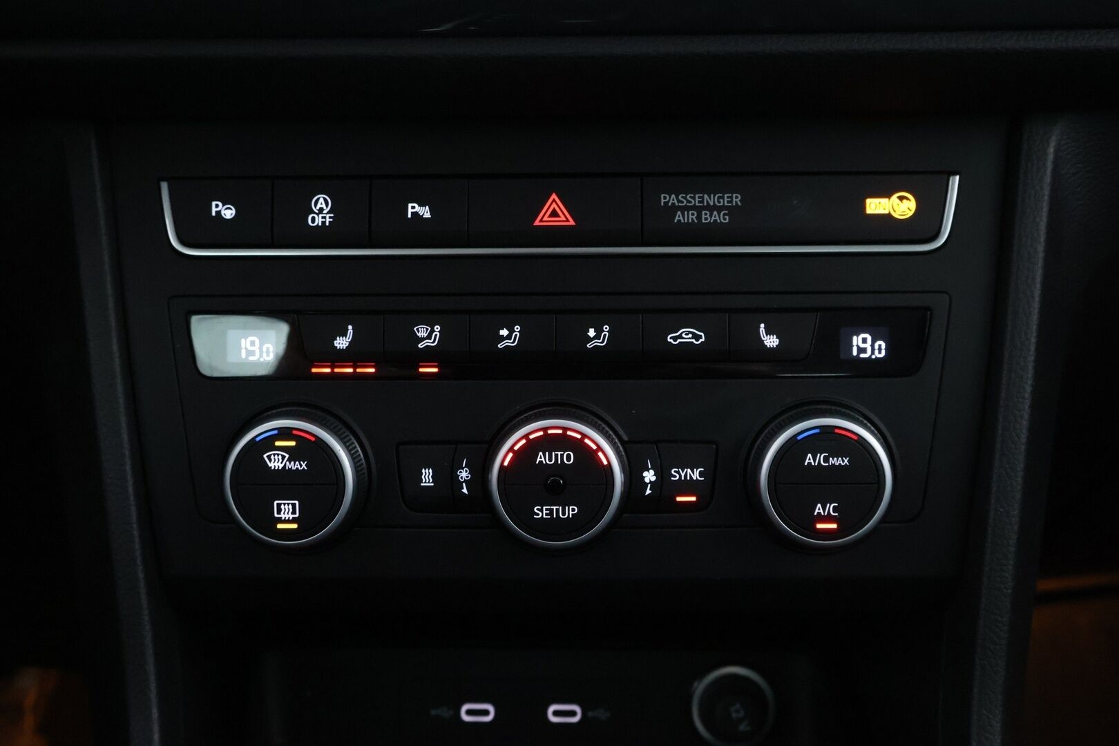Seat Ateca 2021 1,5 TSI 150 EVO Style DSG * 1Om Suomiauto / Webasto / Vetokoukku / Peruutuskamera / Ratinlämmitys / Full Link - Merkkihuollettu / 2x Hyvät renkaat aluvantein / Juuri tullut Tampereelle!
