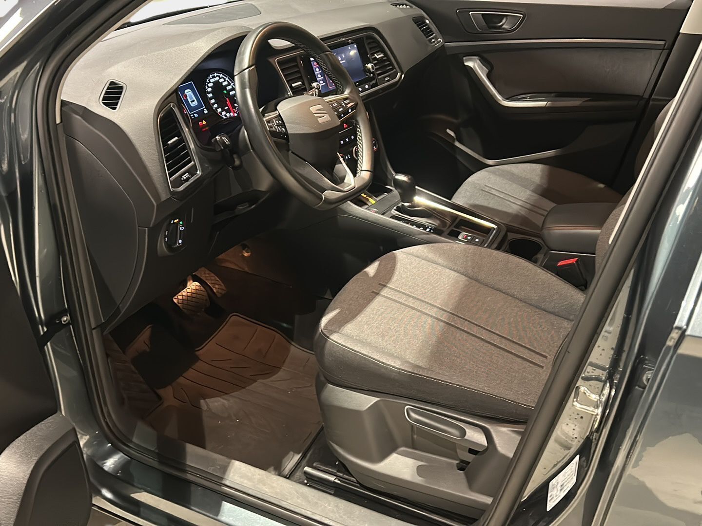 Seat Ateca 2020 1,5 TSI 150 EVO Style DSG * 1Om Suomiauto / Webasto / Vetokoukku / Peruutuskamera / Ratinlämmitys / Full Link - Merkkihuollettu / 2x Hyvät renkaat aluvantein / Juuri tullut Tampereelle!