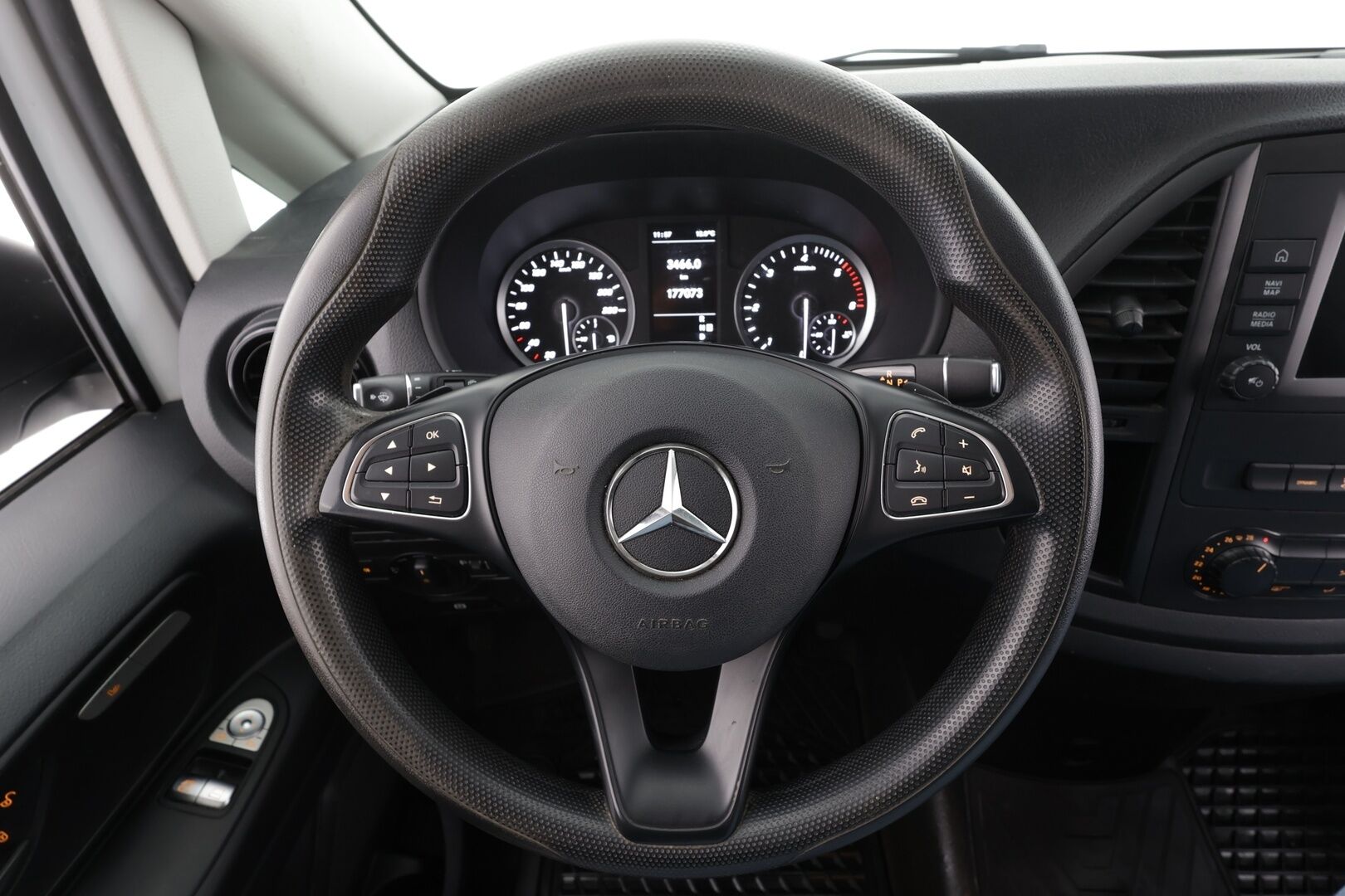 Mercedes-Benz Vito 2021 114CDI RWD-3,05/32K keskipitkä A2 A * Vakkari / Webasto / Koukku / P.kamera / Apple&Android * - 1.Om Suomi-auto / Kahdet Renkaat - HULLUT AVAJAISHULINAT KORKOTARJOUS 3,29 %