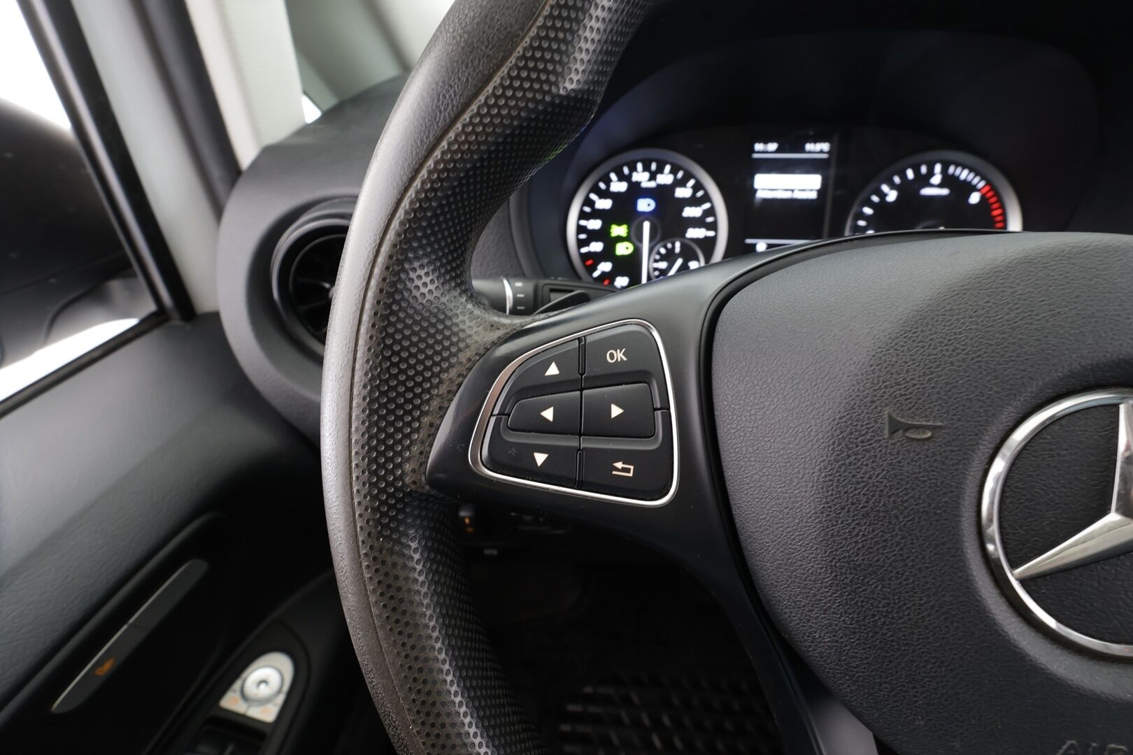 Mercedes-Benz Vito 2021 114CDI RWD-3,05/32K keskipitkä A2 A * Vakkari / Webasto / Koukku / P.kamera / Apple&Android * - 1.Om Suomi-auto / Kahdet Renkaat - HULLUT AVAJAISHULINAT KORKOTARJOUS 3,29 %