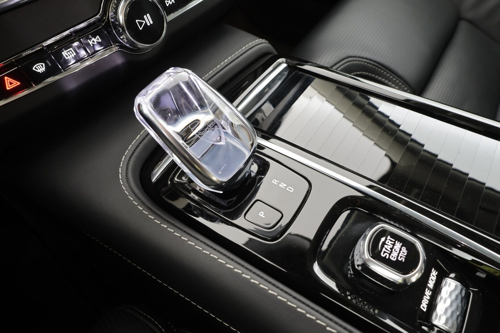Volvo S90 2021 T8 TwE AWD Business Inscription aut - 1Om Suomiauto | Webasto | Harman&Kardon | ACC | 360-Kamera | Full LED | Ilmastoidut Sporttinahat | Lämmitettävä tuulilasi | ALV | SUPERVARUSTEET!