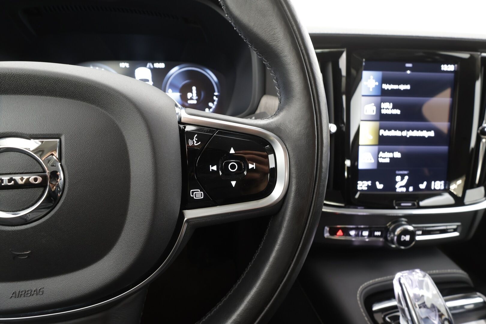 Volvo S90 2021 T8 TwE AWD Business Inscription aut - 1Om Suomiauto | Webasto | Harman&Kardon | ACC | 360-Kamera | Full LED | Ilmastoidut Sporttinahat | Lämmitettävä tuulilasi | ALV | SUPERVARUSTEET!