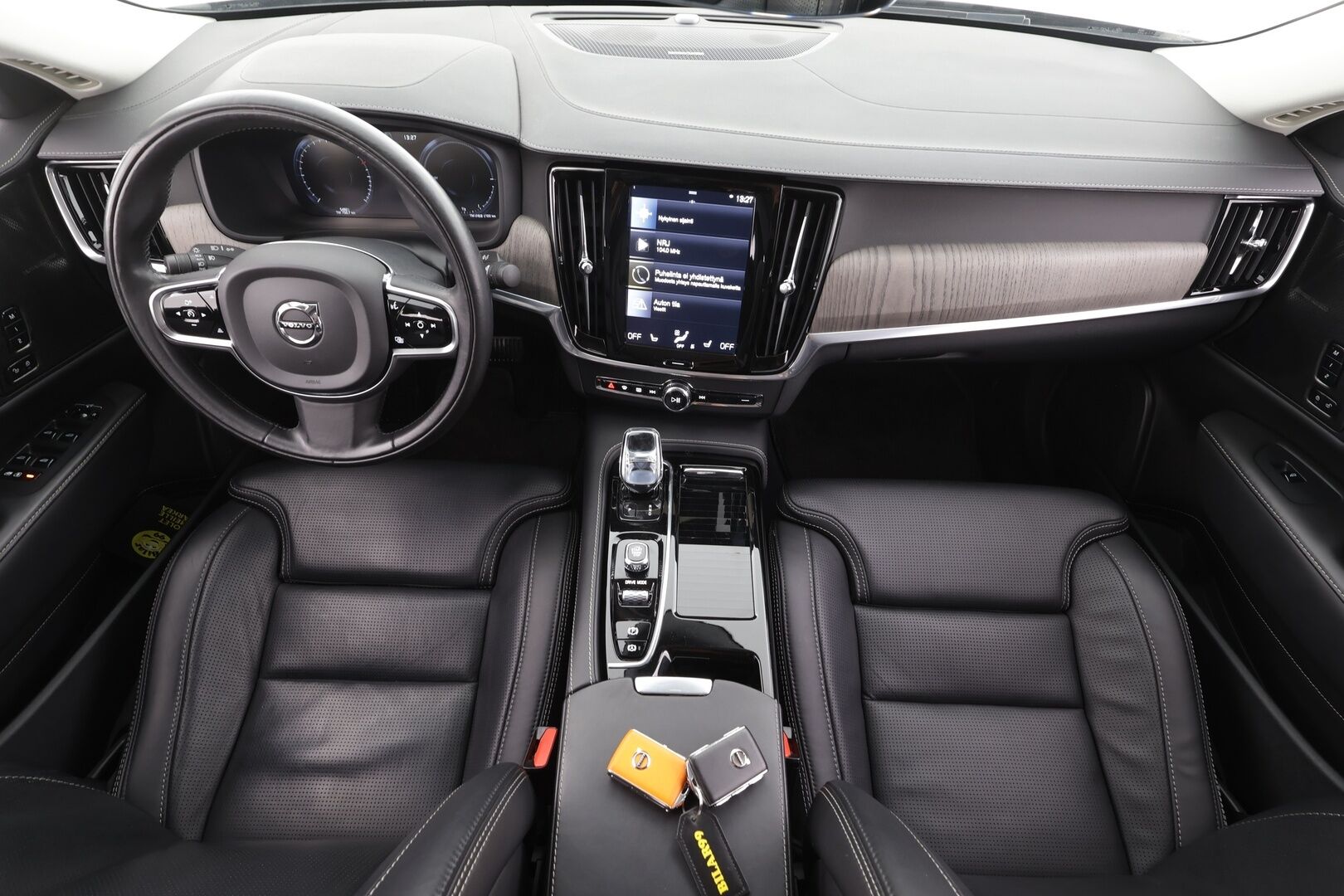 Volvo S90 2021 T8 TwE AWD Business Inscription aut - 1Om Suomiauto | Webasto | Harman&Kardon | ACC | 360-Kamera | Full LED | Ilmastoidut Sporttinahat | Lämmitettävä tuulilasi | ALV | SUPERVARUSTEET!