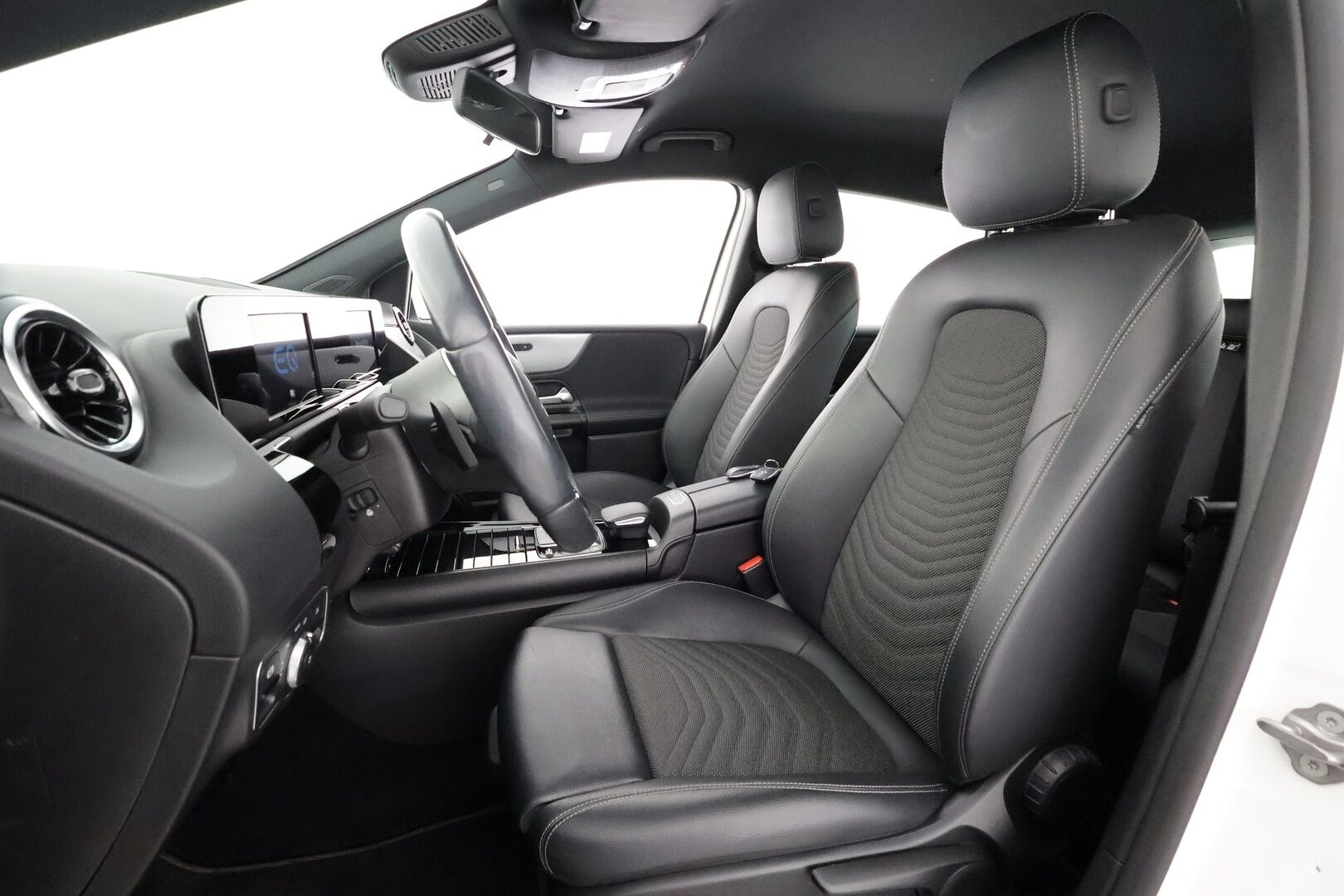 Mercedes-Benz B 2021 250 e A Business Style EQ Power - | Vakkari | Lisälämmitin | P.Kamera | LED | Puolinahat Sporttipenkit | Ratinlämmitys | Apple&Android | 1.Om Suomi-auto | Kahdet Renkaat |