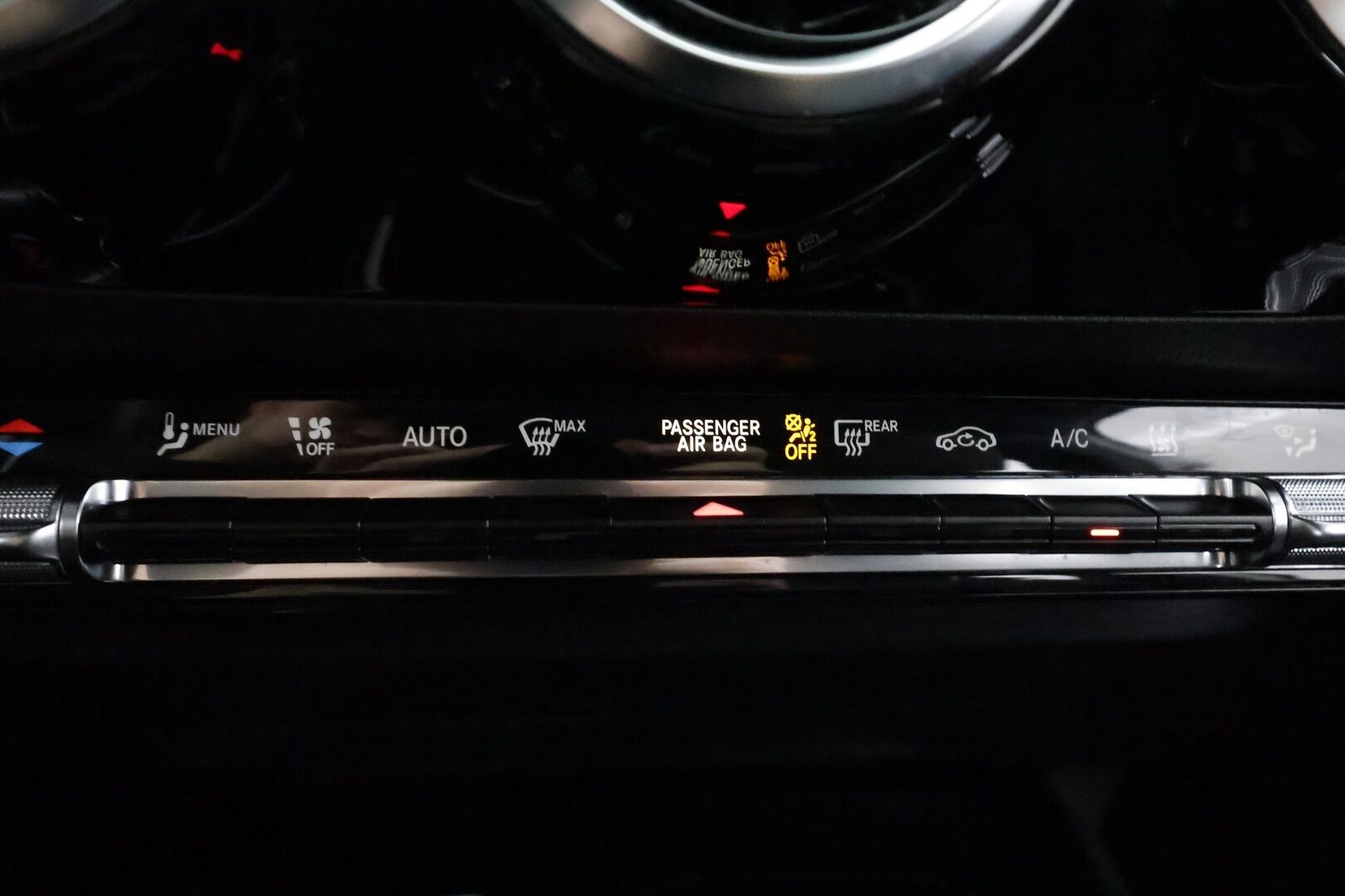 Mercedes-Benz B 2021 250 e A Business Style EQ Power - | Vakkari | Lisälämmitin | P.Kamera | LED | Puolinahat Sporttipenkit | Ratinlämmitys | Apple&Android | 1.Om Suomi-auto | Kahdet Renkaat |