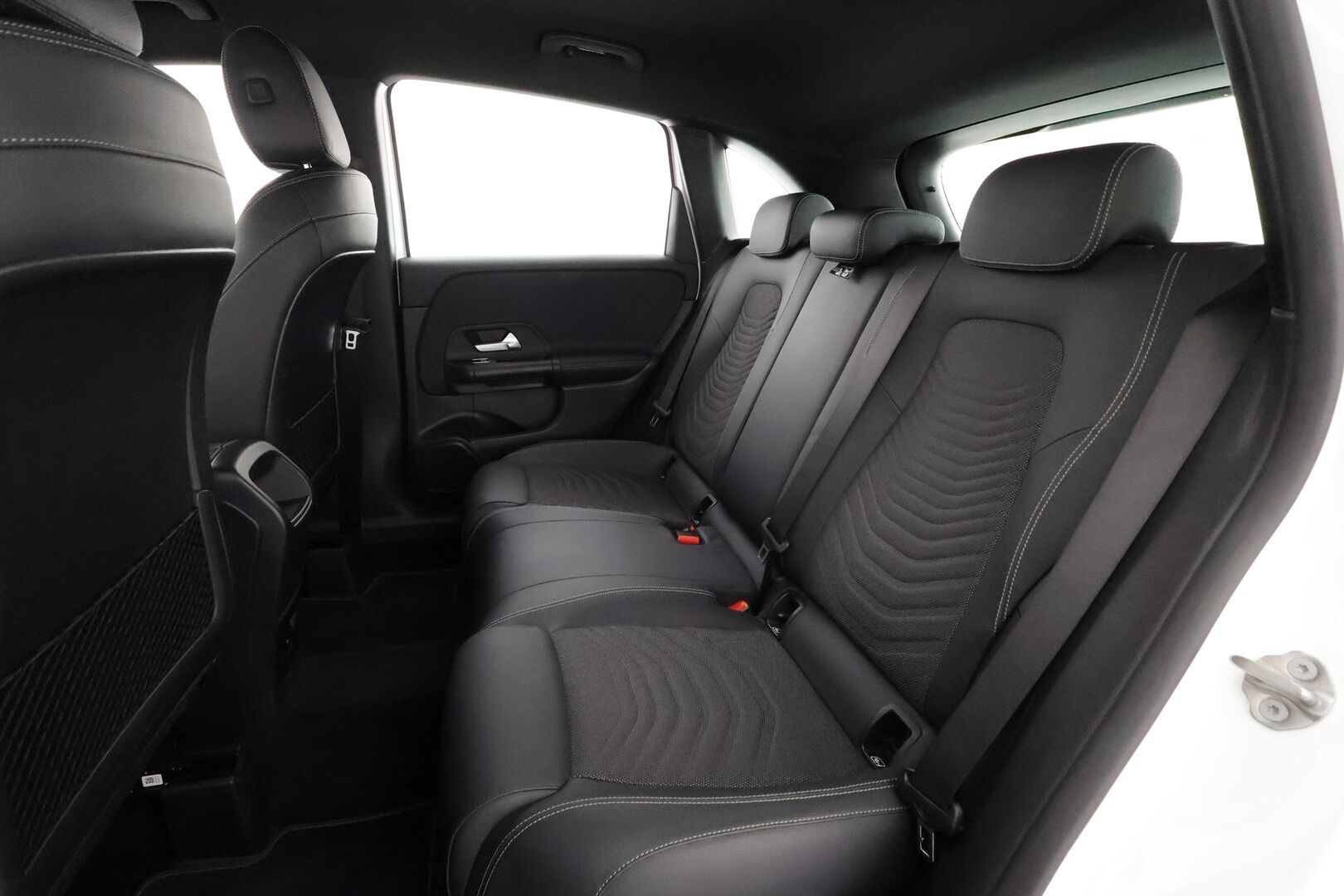 Mercedes-Benz B 2021 250 e A Business Style EQ Power - | Vakkari | Lisälämmitin | P.Kamera | LED | Puolinahat Sporttipenkit | Ratinlämmitys | Apple&Android | 1.Om Suomi-auto | Kahdet Renkaat |