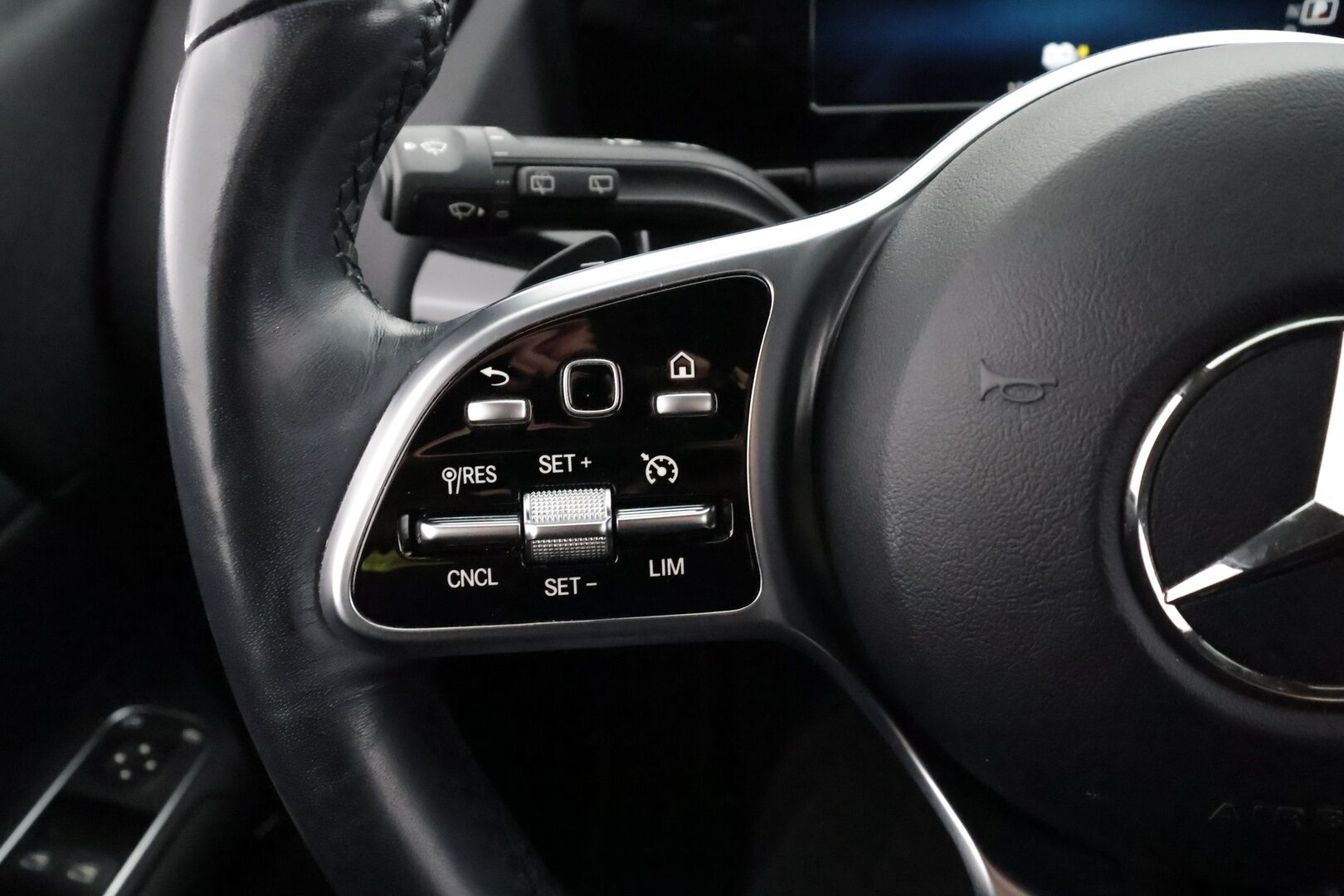 Mercedes-Benz B 2021 250 e A Business Style EQ Power - | Vakkari | Lisälämmitin | P.Kamera | LED | Puolinahat Sporttipenkit | Ratinlämmitys | Apple&Android | 1.Om Suomi-auto | Kahdet Renkaat |