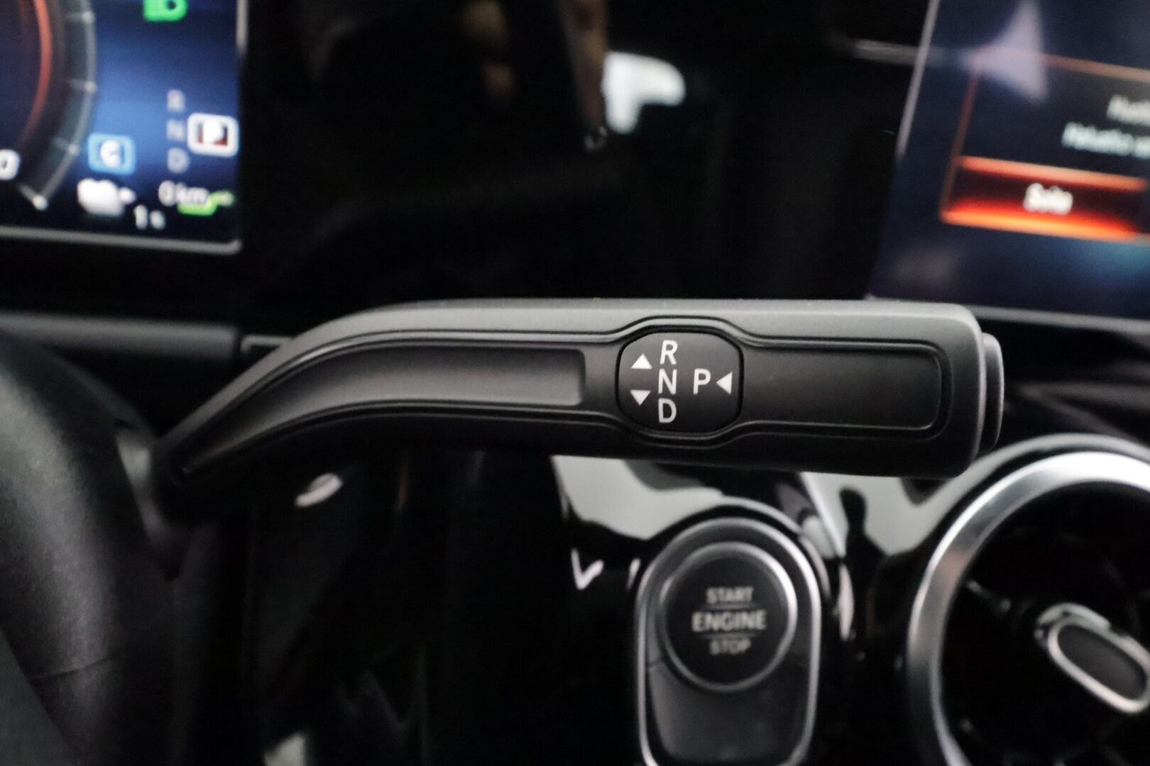 Mercedes-Benz B 2021 250 e A Business Style EQ Power - | Vakkari | Lisälämmitin | P.Kamera | LED | Puolinahat Sporttipenkit | Ratinlämmitys | Apple&Android | 1.Om Suomi-auto | Kahdet Renkaat |
