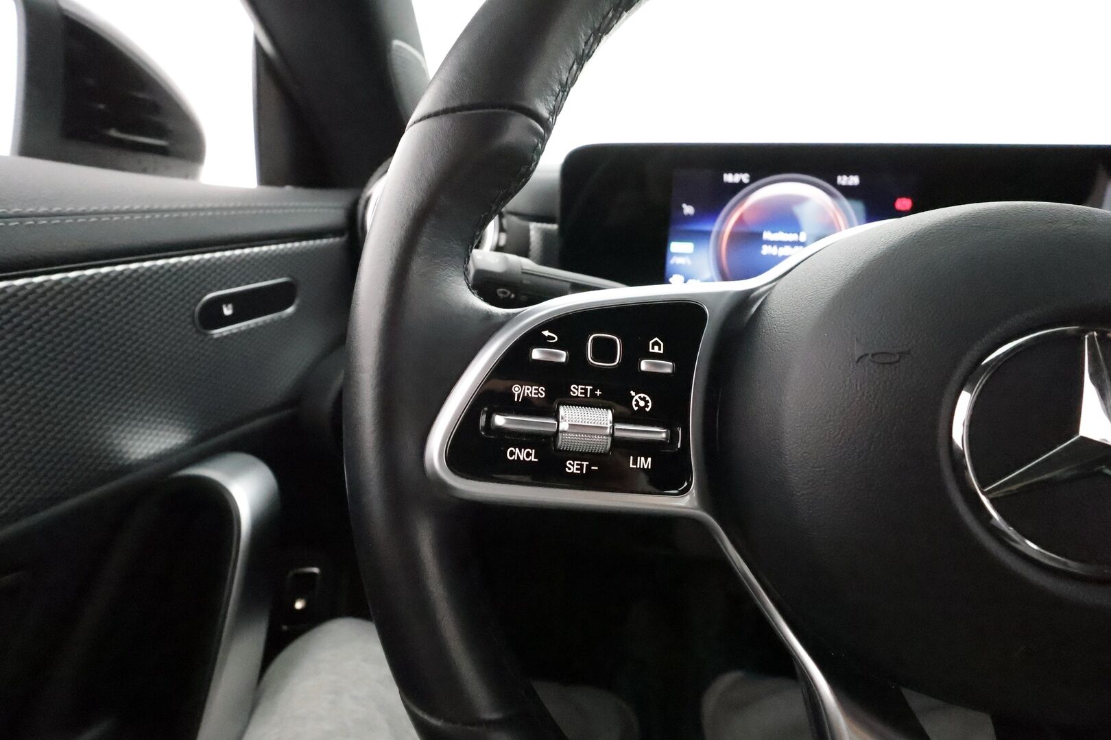 Mercedes-Benz CLA 2021 250 e A Business Progressive EQ Power ** P.Kamera / LED-High Performance / Sporttipenkit / Navi / Kaistavahti ** - 1.Om Suomi-auto / Kahdet Renkaat / Akku Kuntotarkistettu!