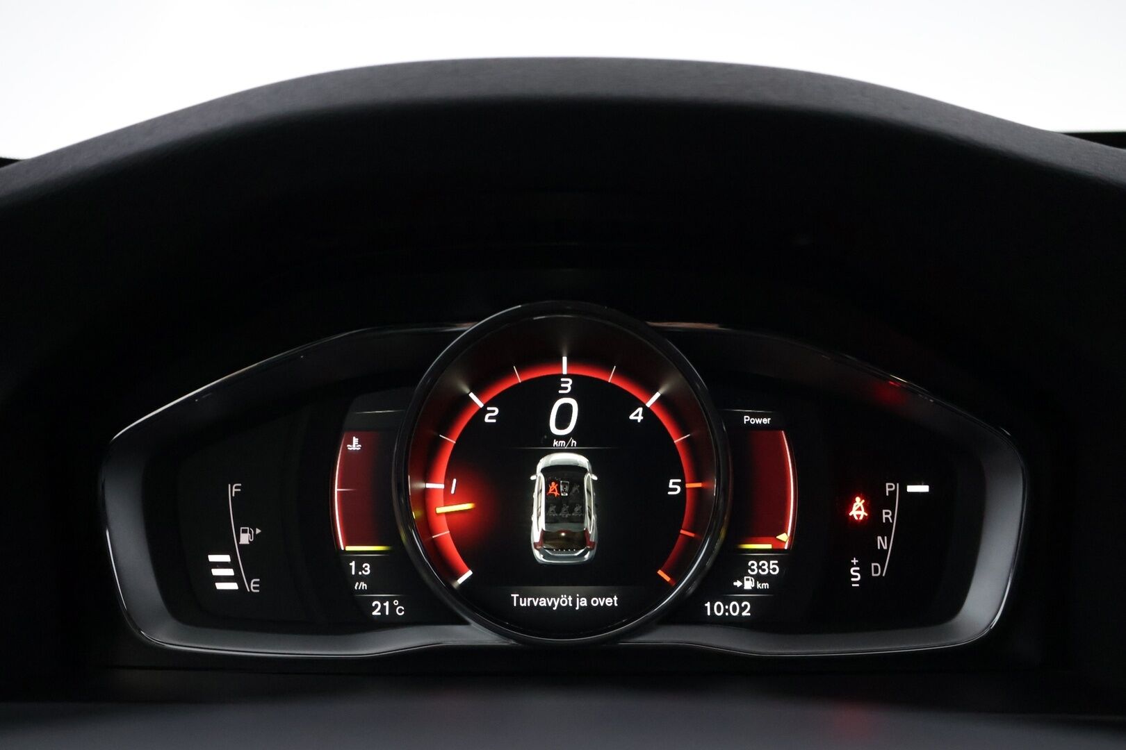 Volvo V60 Cross Country 2018 D4 AWD Business Momentum *Webasto / Navigointi / Vakkari / P.tutka / Puolinahat / Vetokoukku* - High Performance Audio / Sensus Navigointi / Puhdas historia / Seuraava katsastus 11/26