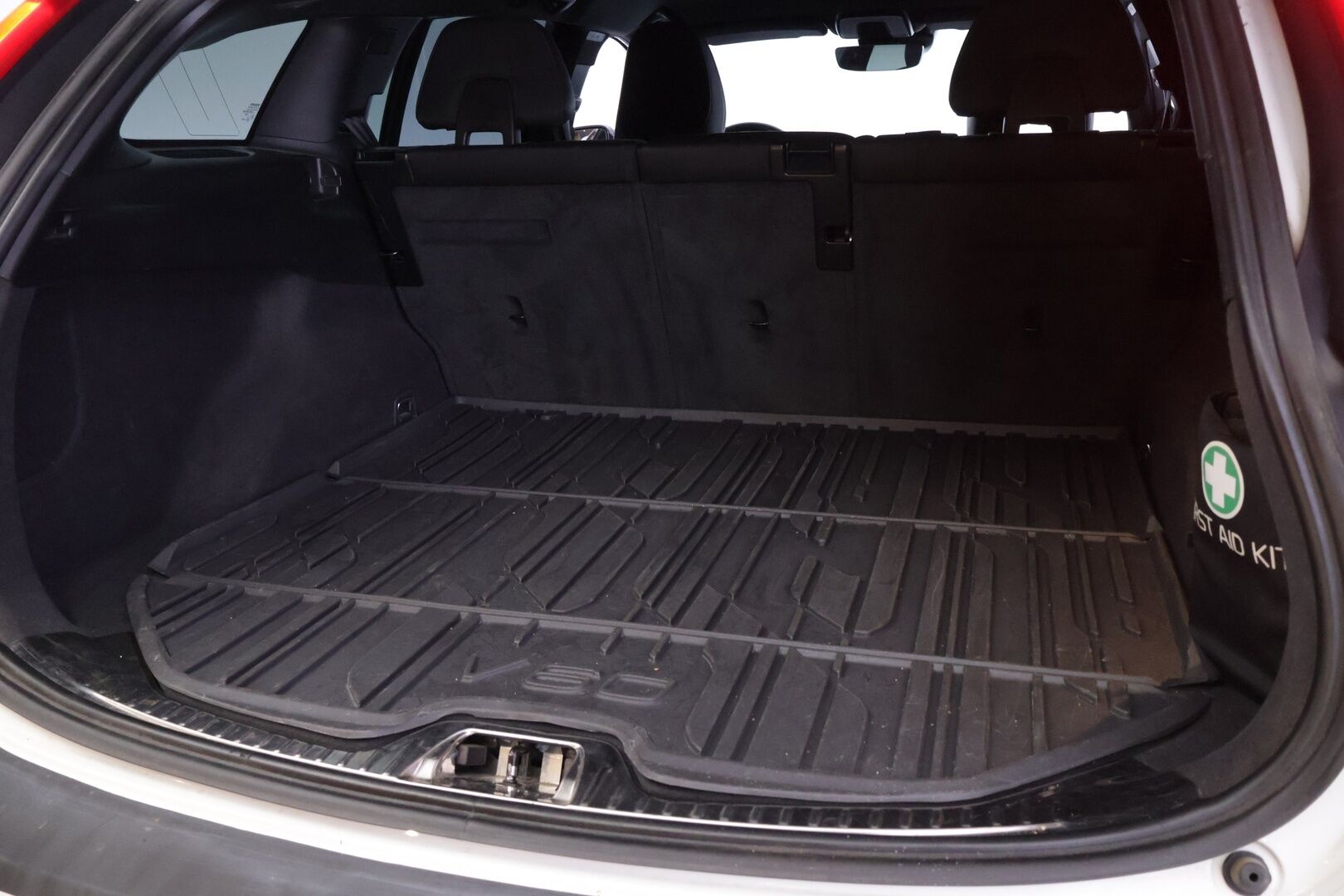 Volvo V60 Cross Country 2018 D4 AWD Business Momentum *Webasto / Navigointi / Vakkari / P.tutka / Puolinahat / Vetokoukku* - | Webasto | Koukku | High Performance Audio | Sensus Navigointi | Vakkari | P.tutka | Puolinahat |