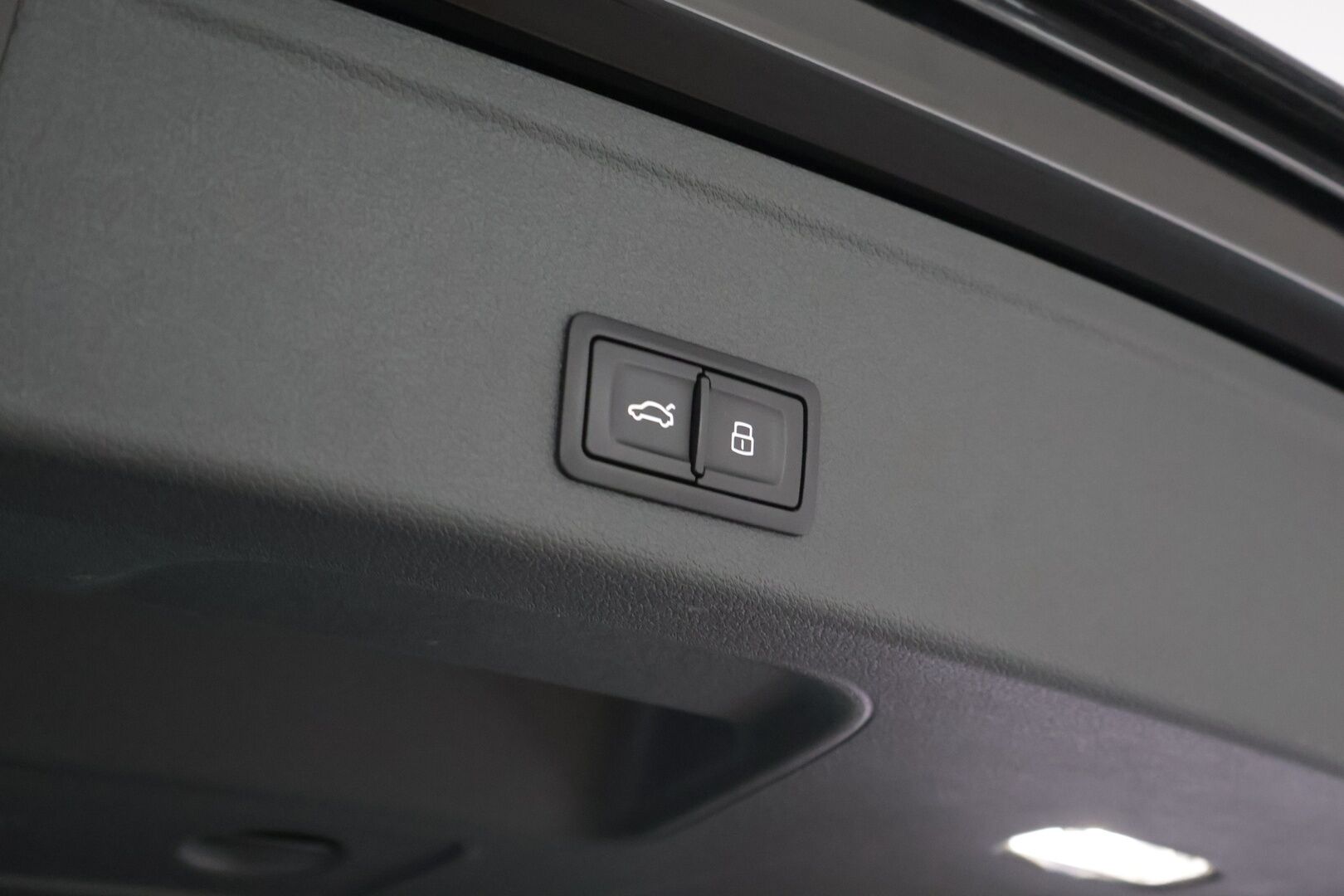 Audi A4 allroad quattro 2017 Business 2,0 TFSI 185 kW quattro S tronic * Adapt. Cruise / B&O-sound / Sähköpenkit / Webasto / APP-Connect / Koukku * - * Kahdet renkaat / Särmä huoltohistoria *