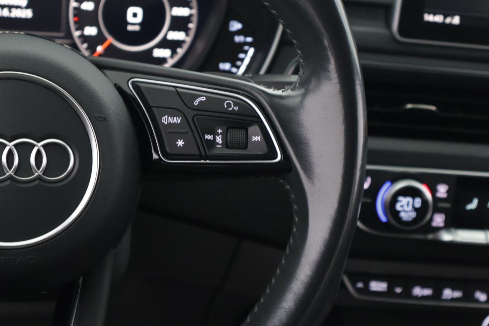 Audi A4 allroad quattro 2016 Business 2,0 TFSI 185 kW quattro S tronic - 3,99 % KORKOTARJOUS TÄHÄN AUTOON - ** Adapt. Cruise / B&O-sound / Sähköpenkit / Webasto / APP-Connect / Koukku **