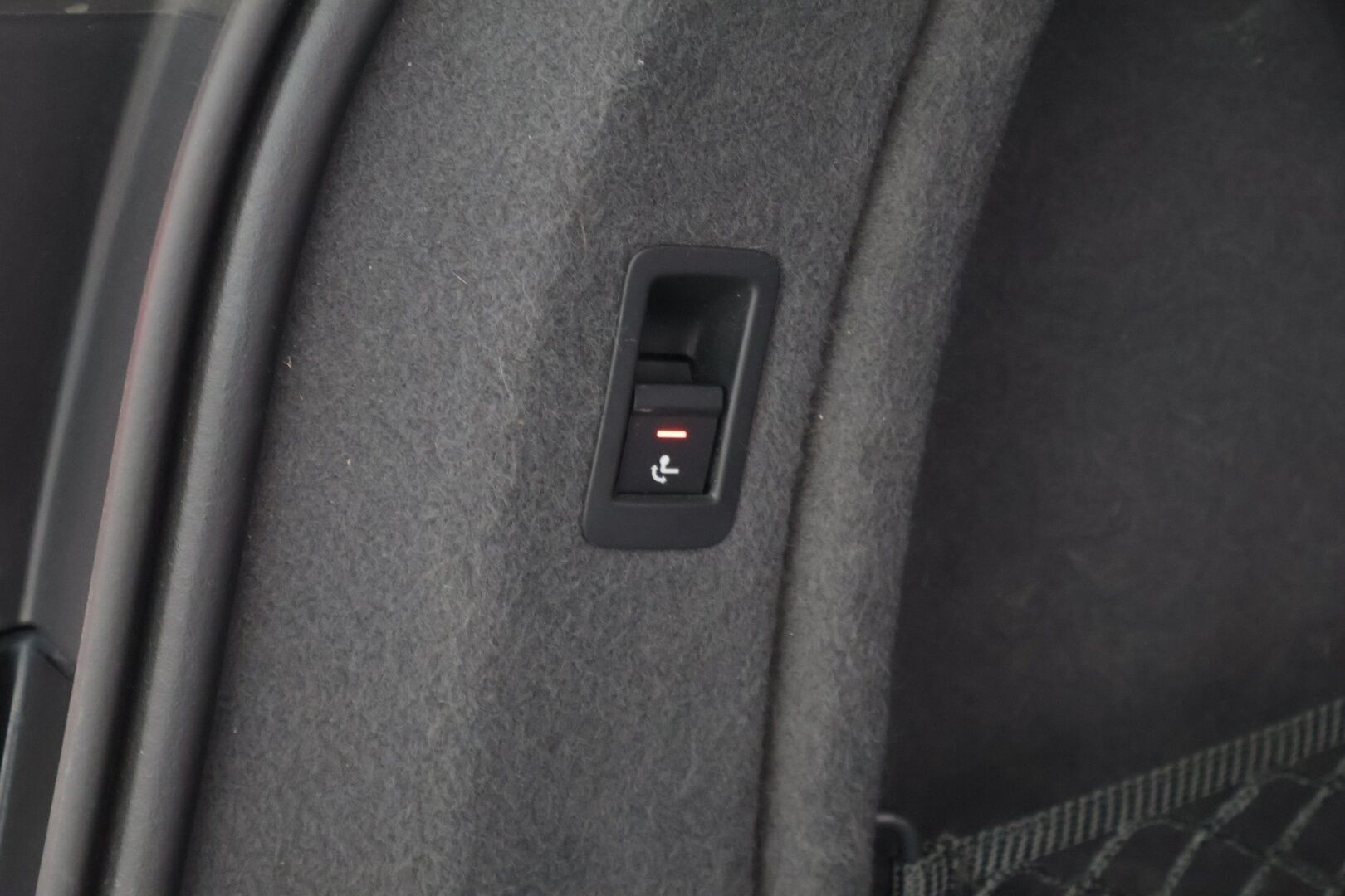 Audi A4 allroad quattro 2017 Business 2,0 TFSI 185 kW quattro S tronic * Adapt. Cruise / B&O-sound / Sähköpenkit / Webasto / APP-Connect / Koukku * - * Kahdet renkaat / Särmä huoltohistoria *