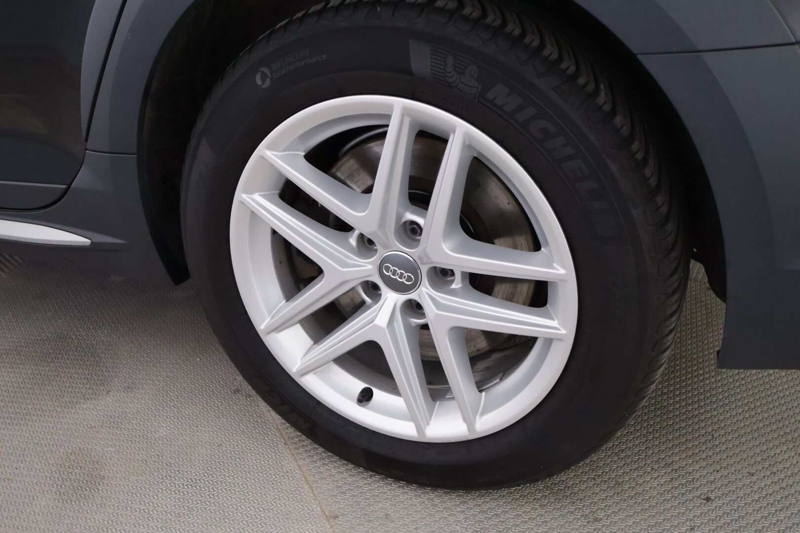 Audi A4 allroad quattro 2016 Business 2,0 TFSI 185 kW quattro S tronic - 3,99 % KORKOTARJOUS TÄHÄN AUTOON - ** Adapt. Cruise / B&O-sound / Sähköpenkit / Webasto / APP-Connect / Koukku **
