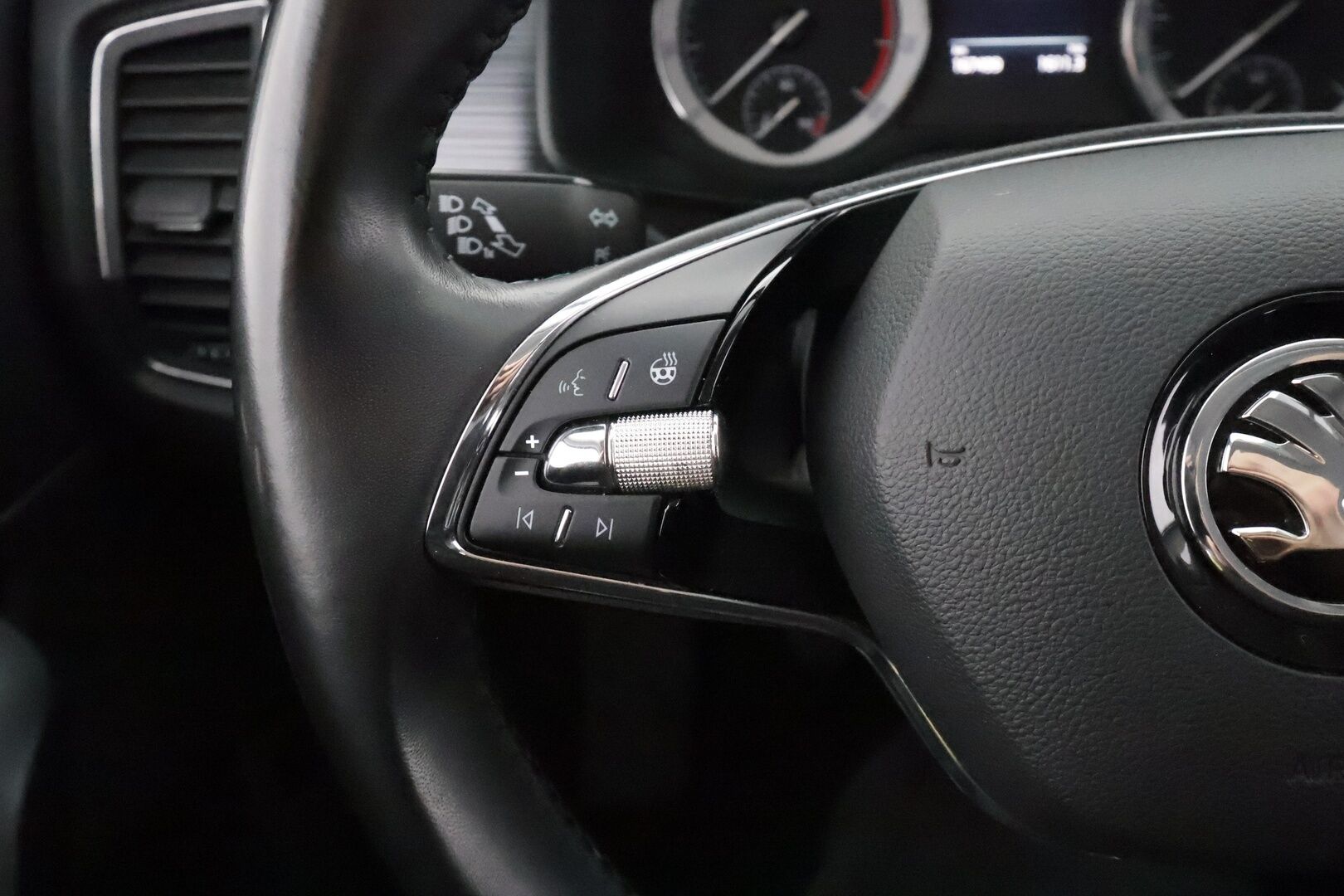 Skoda Kodiaq 2021 1,5 TSI ACT Ambition BusinessLine - | Webasto | Koukku | ACC | LED | P.tutkat | Navi | Ratinlämmitys | Keyless | 1-om Suomi-auto | Kahdet renkaat | Merkkihuollot | 